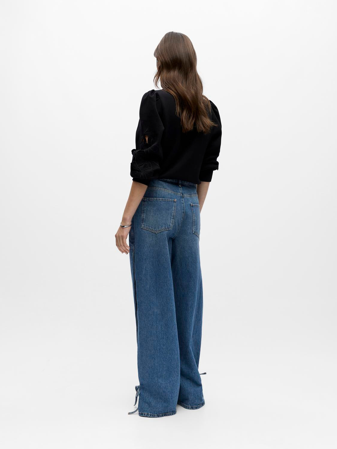 model_shot-back