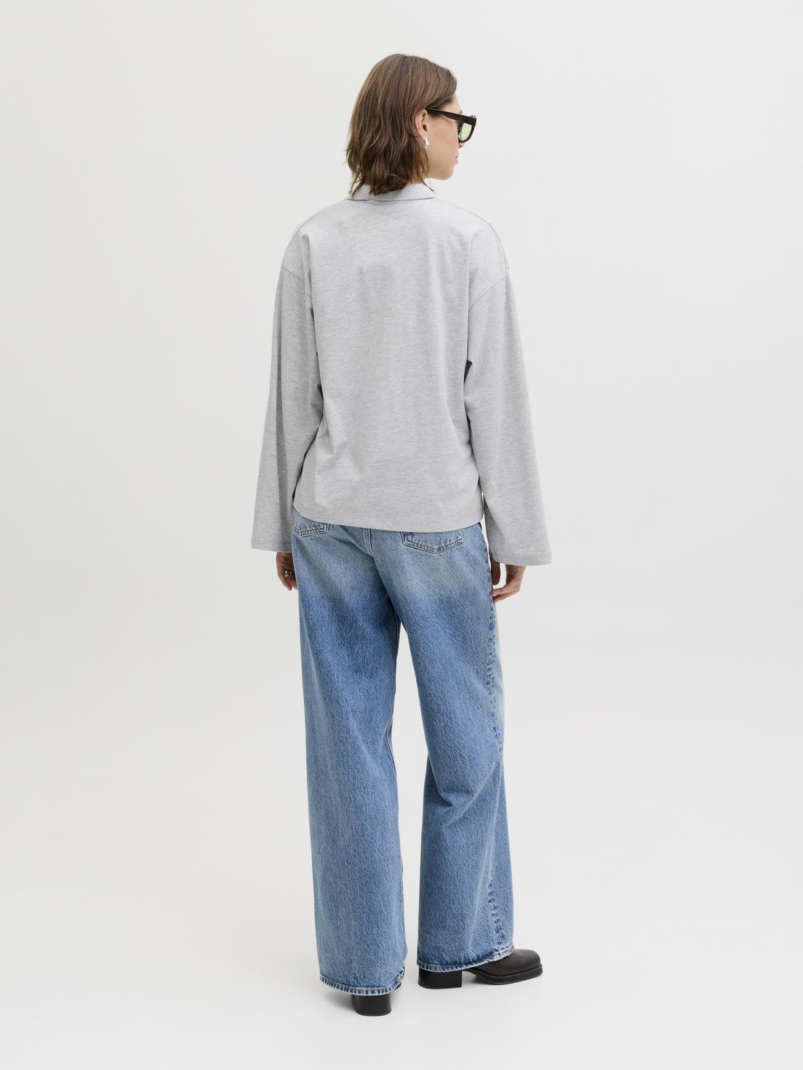 model_shot-back
