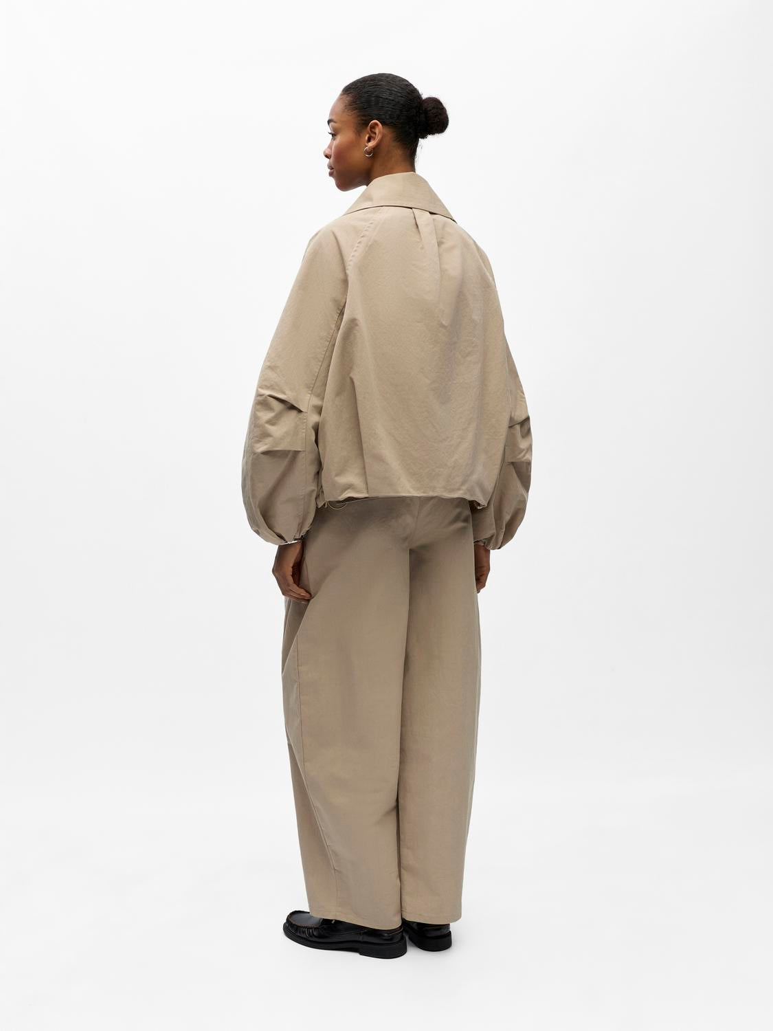 model_shot-back