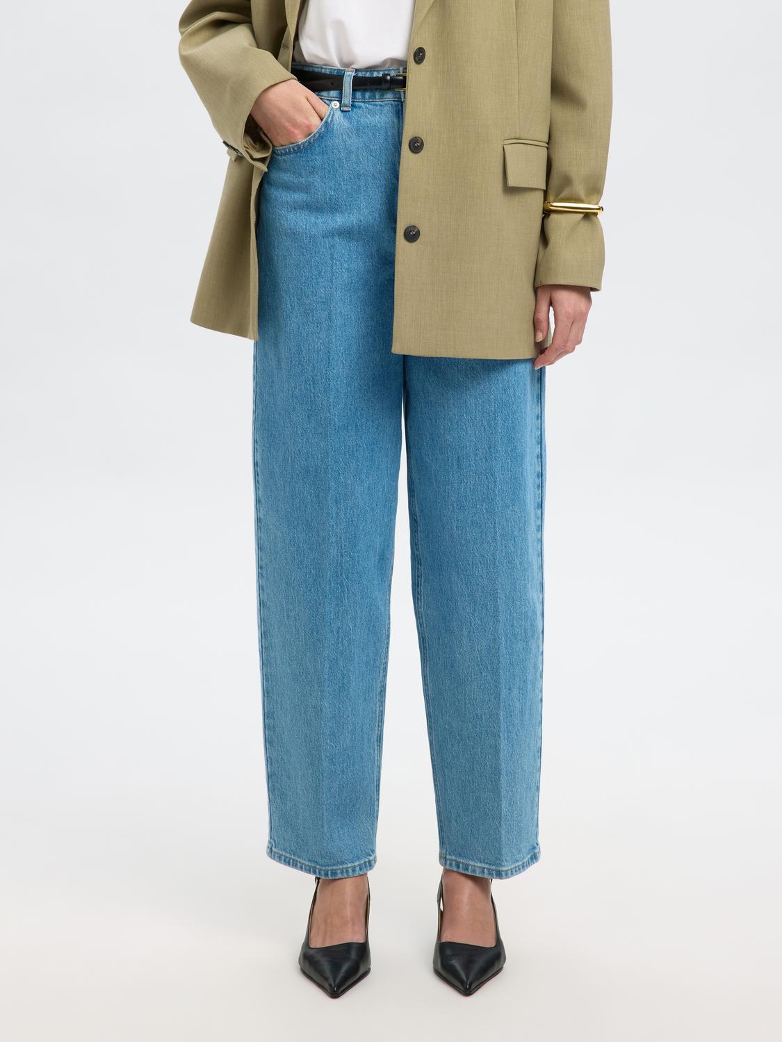 model_shot-front