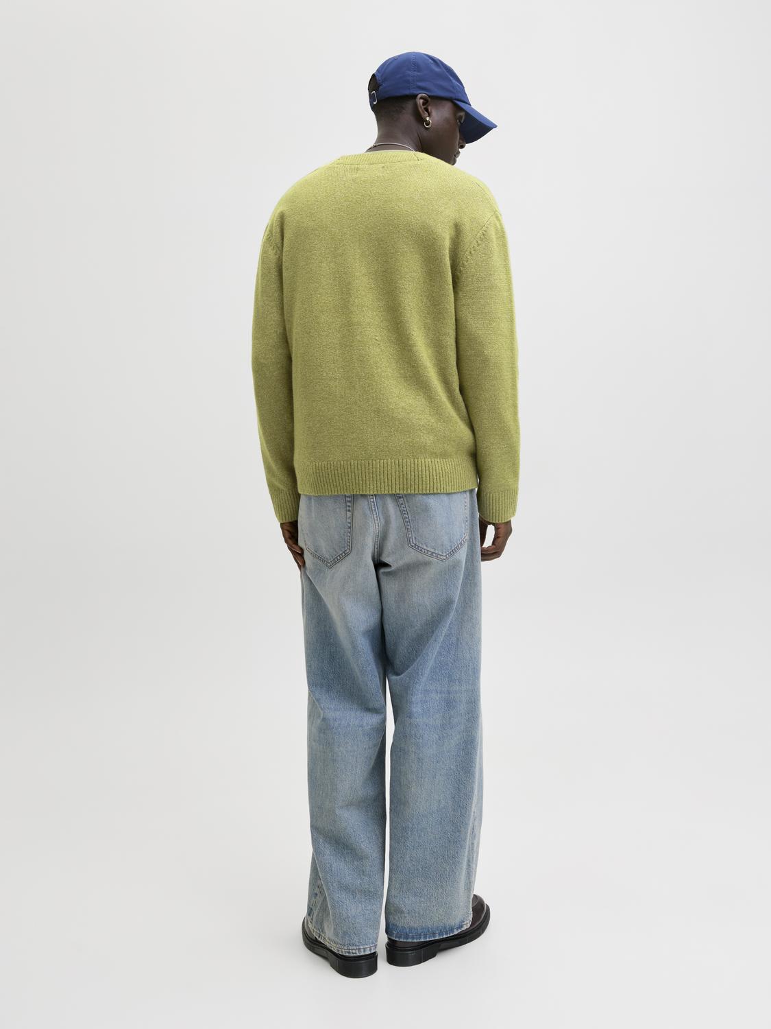 model_shot-back