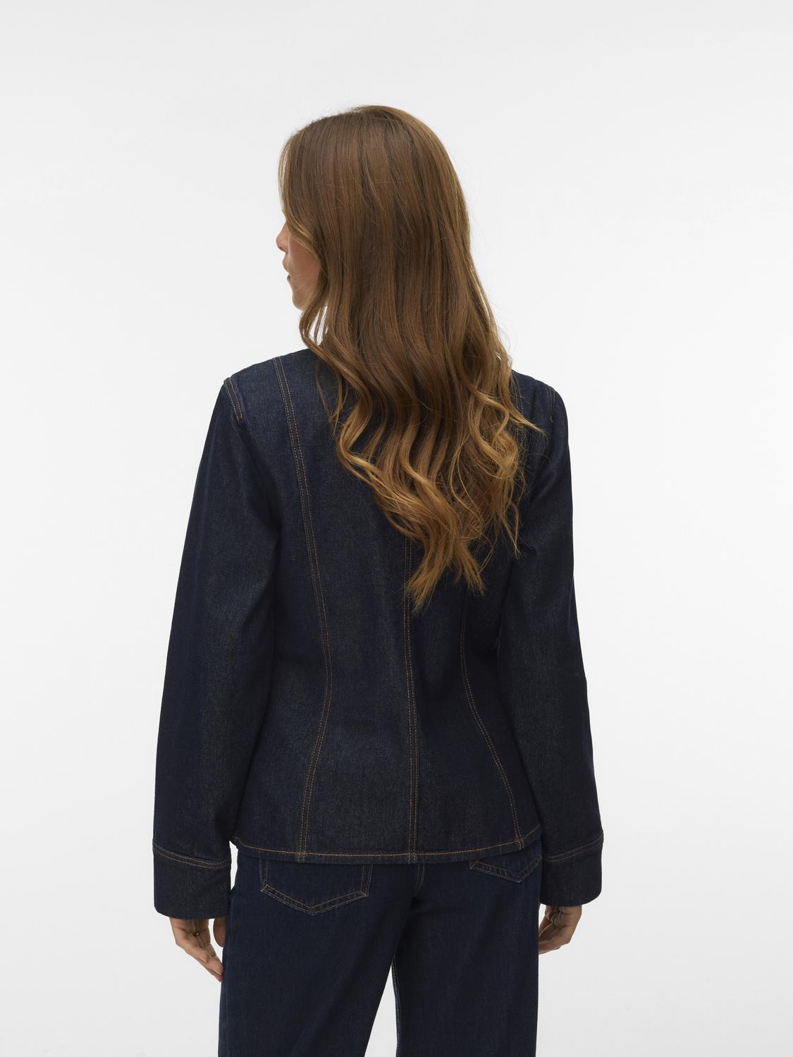 model_shot-back