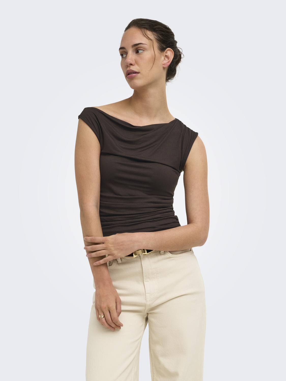 model_shot-front