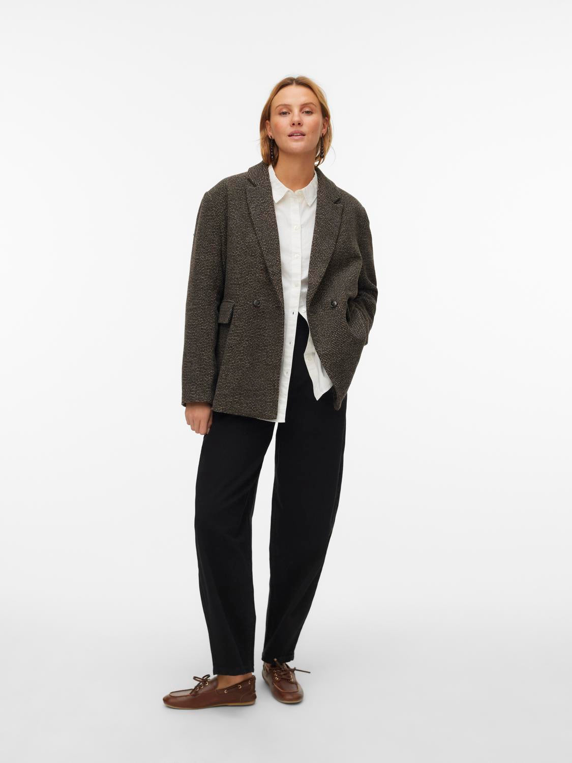 model_shot-front