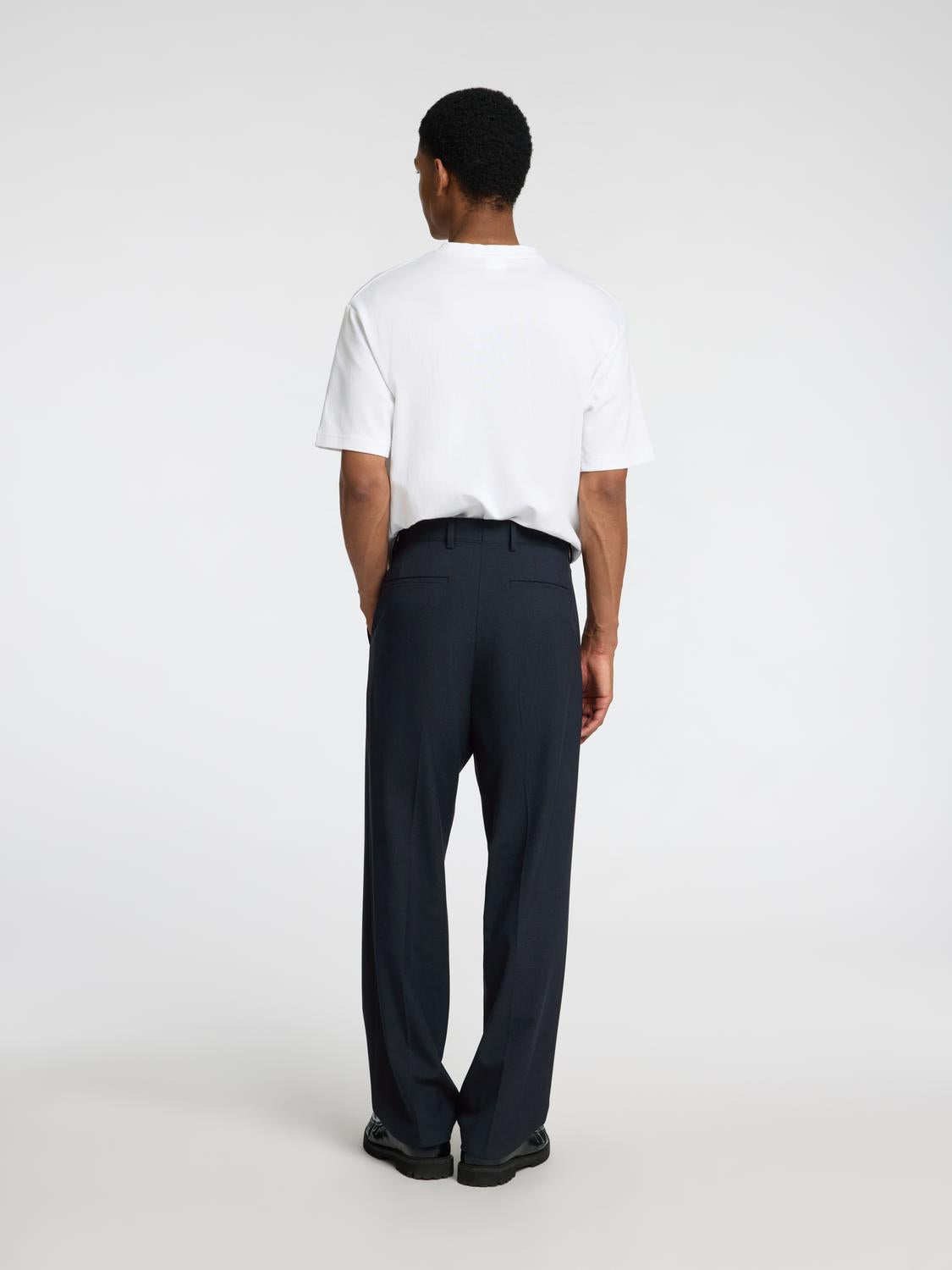 model_shot-back