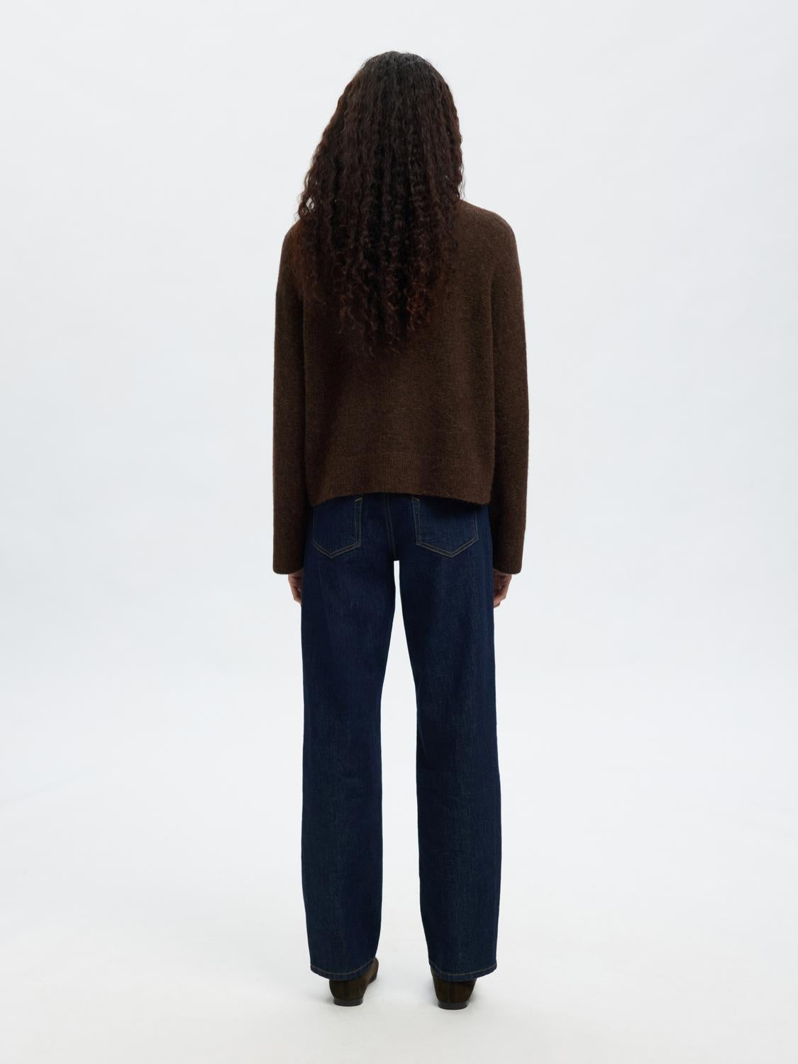 model_shot-back