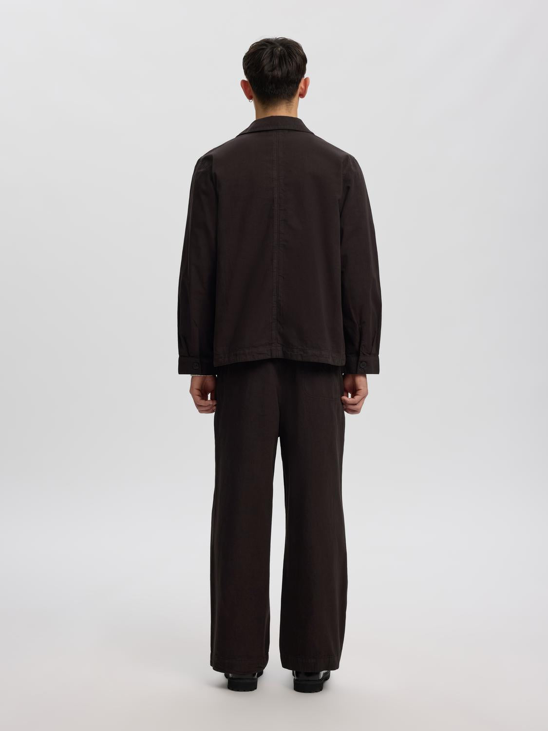 model_shot-back
