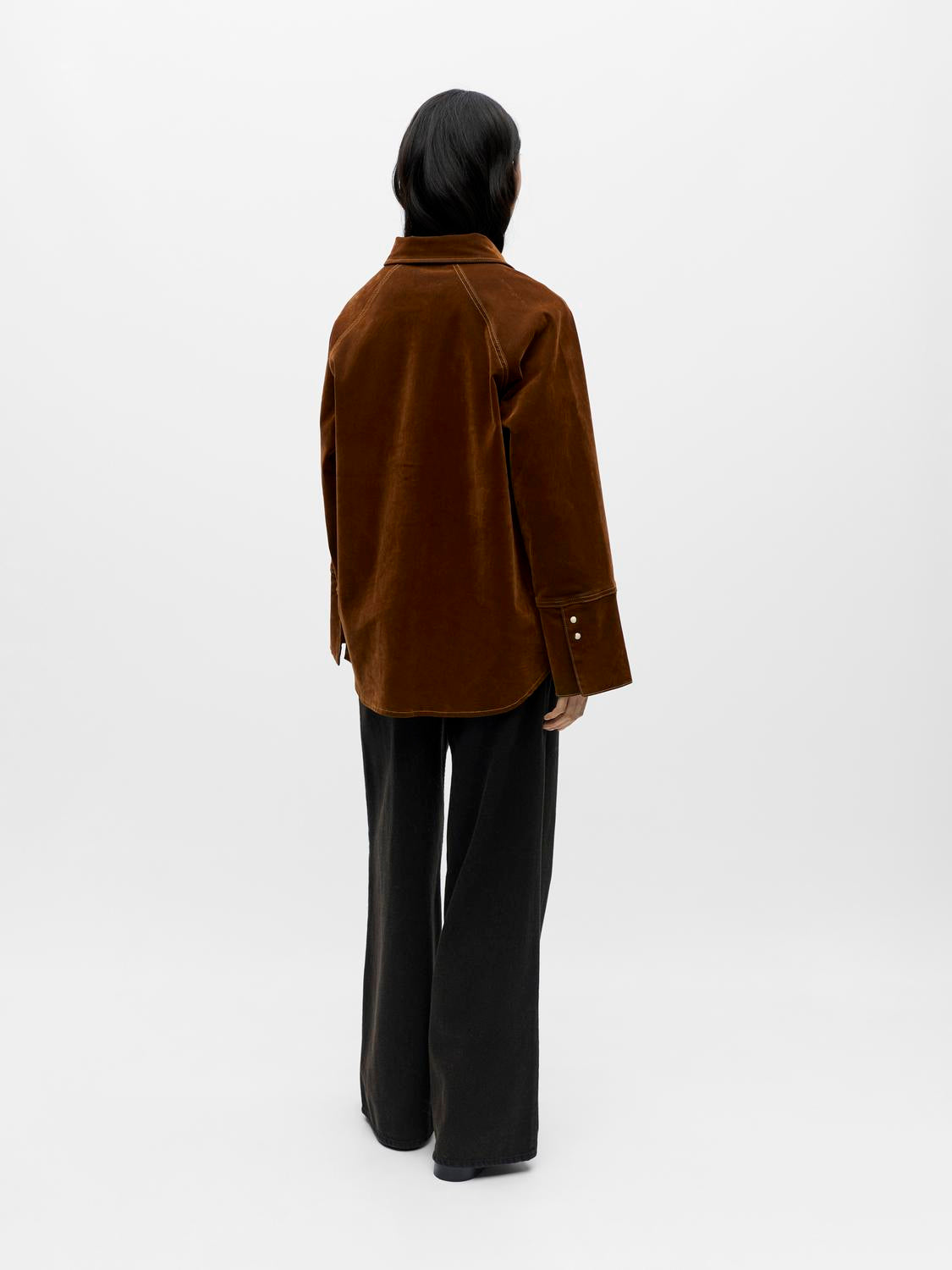 model_shot-back