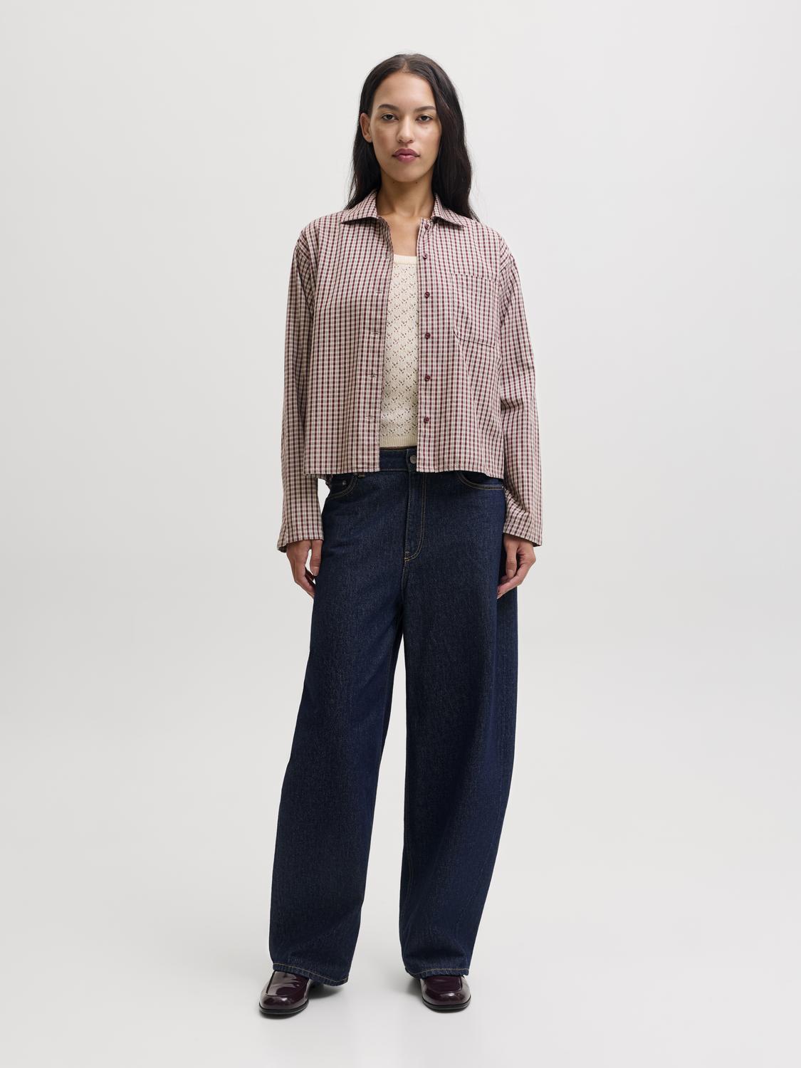 model_shot-front_full