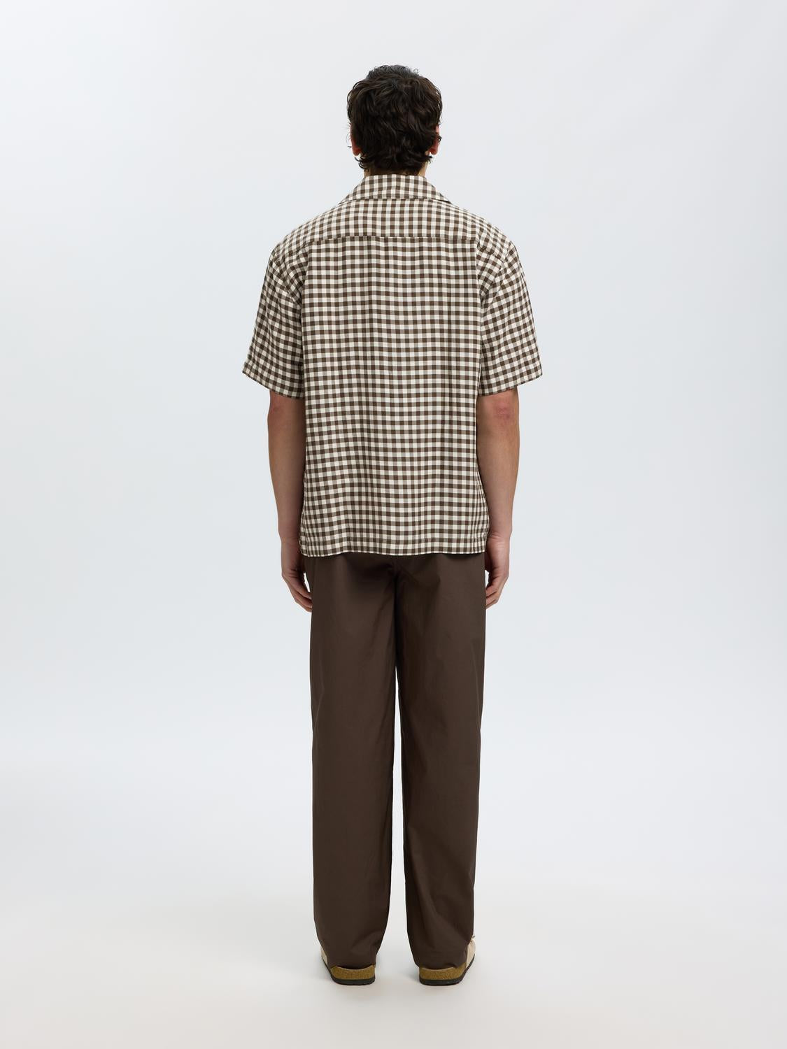 model_shot-back