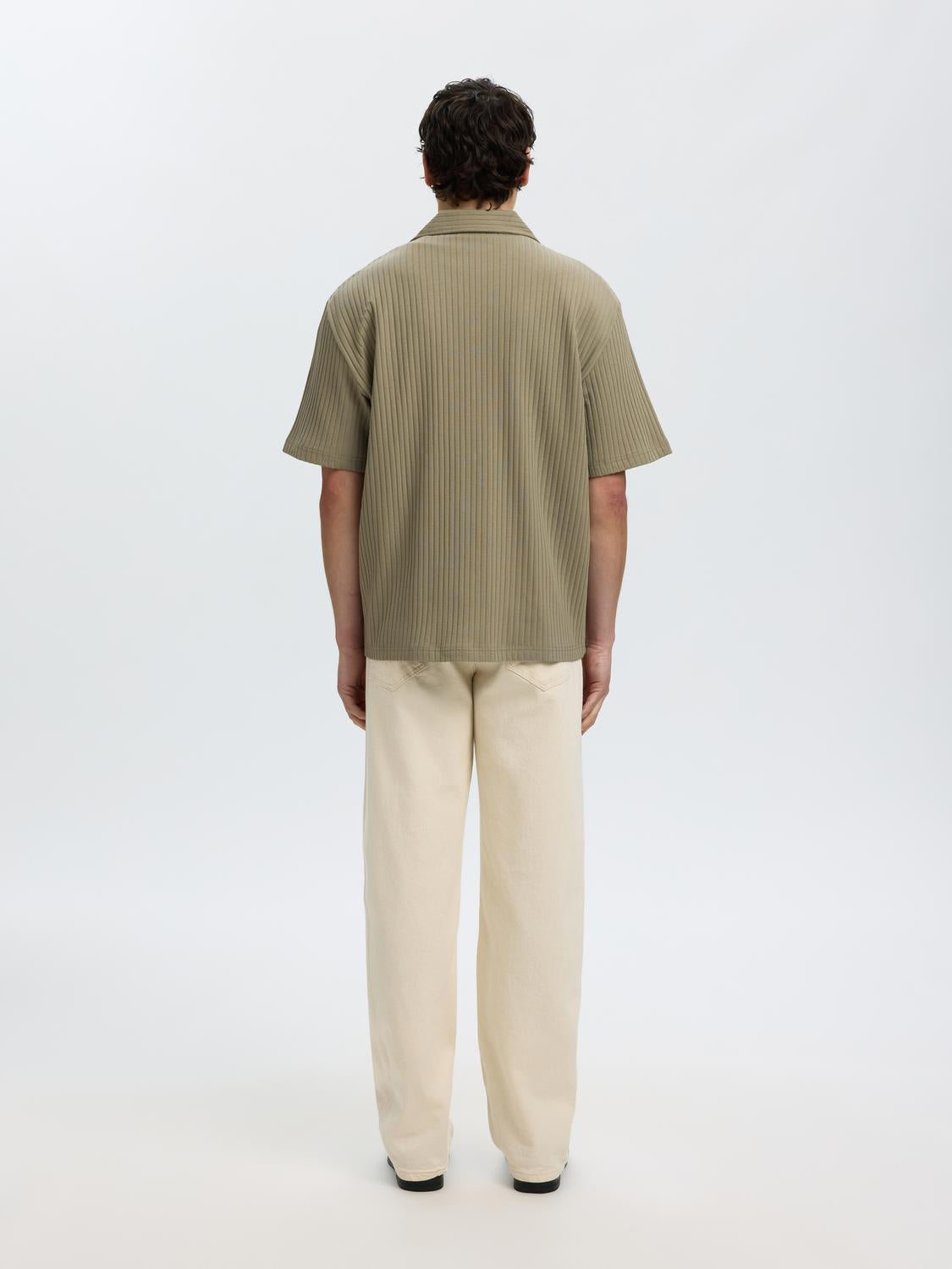 model_shot-back