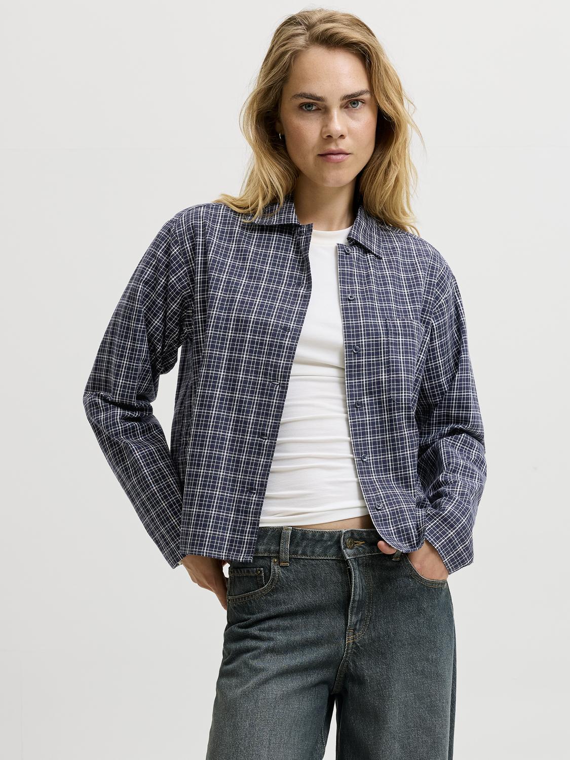 model_shot-front