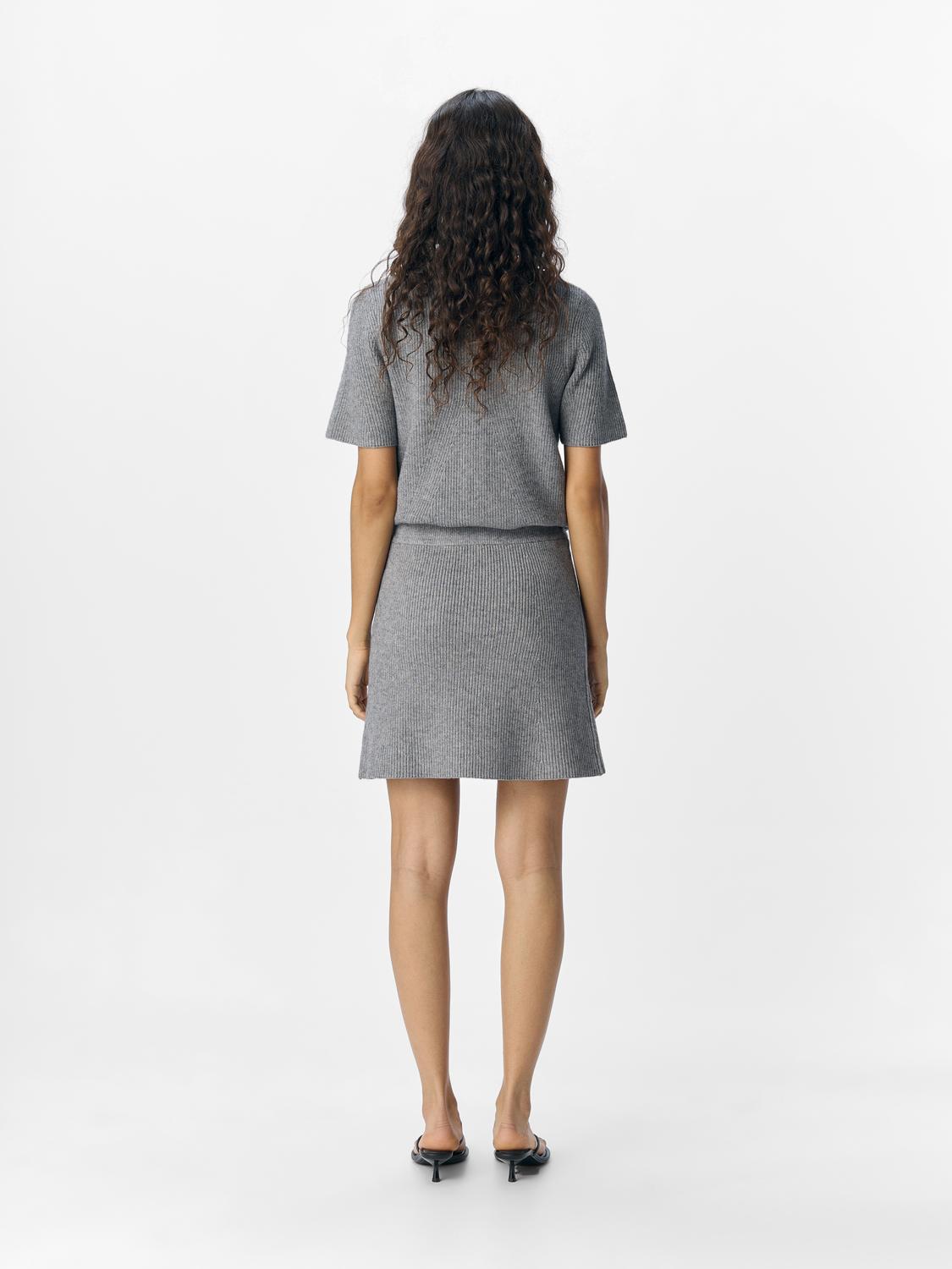 model_shot-back