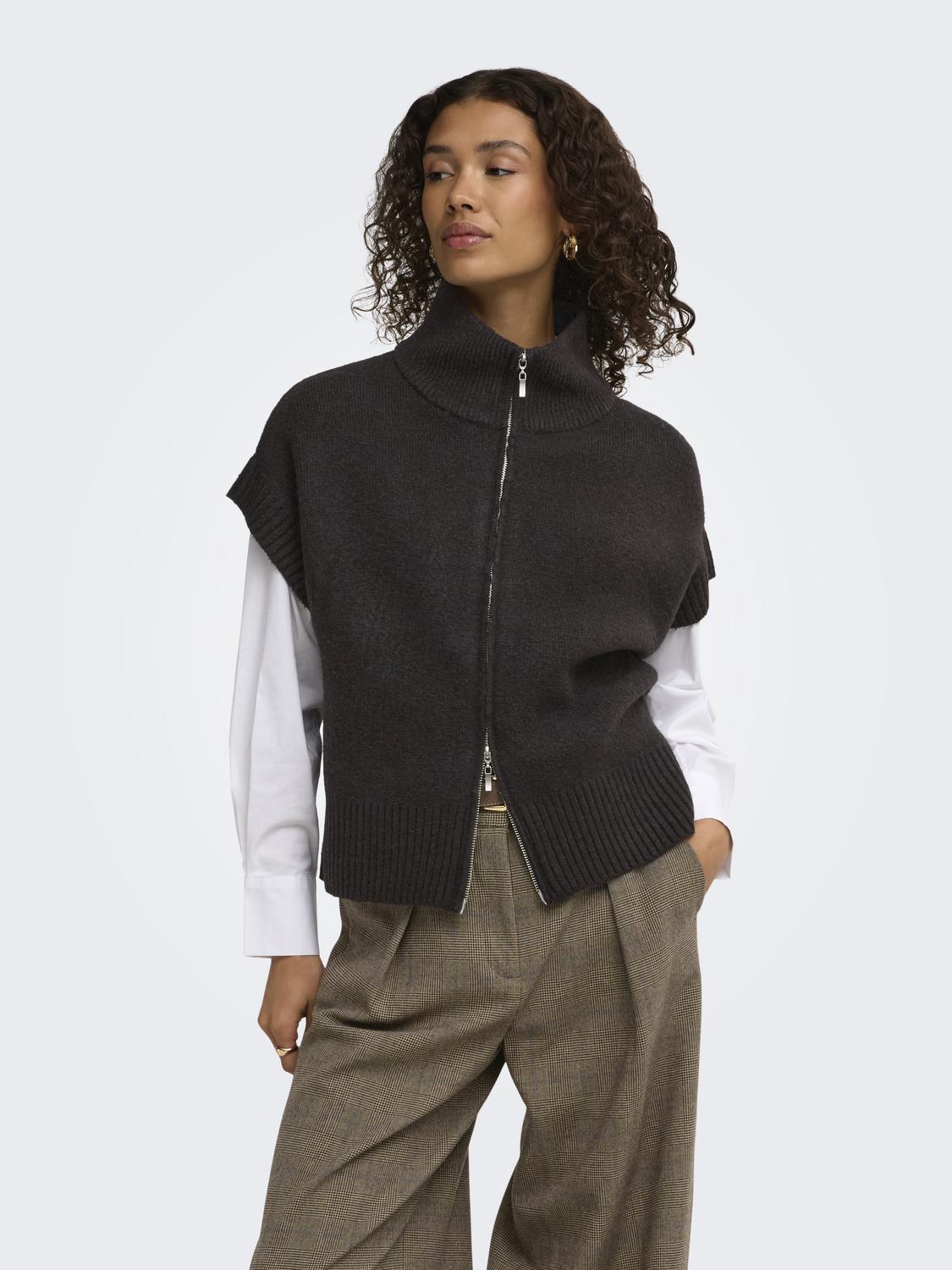 model_shot-front