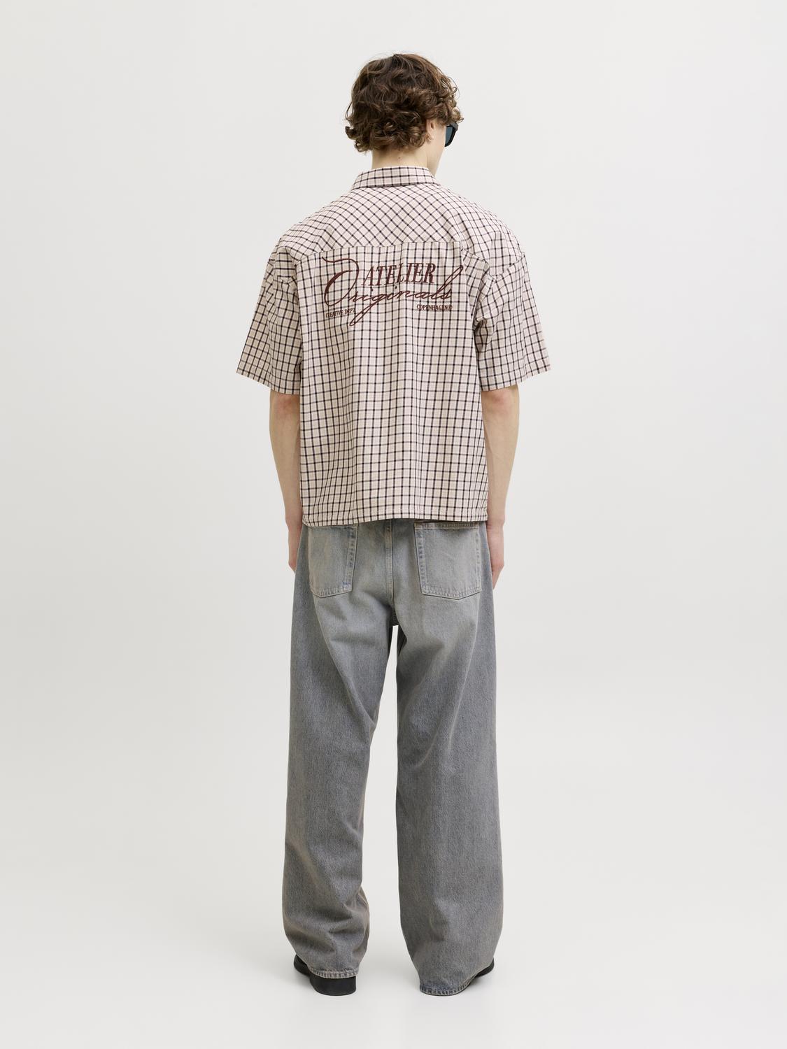 model_shot-back