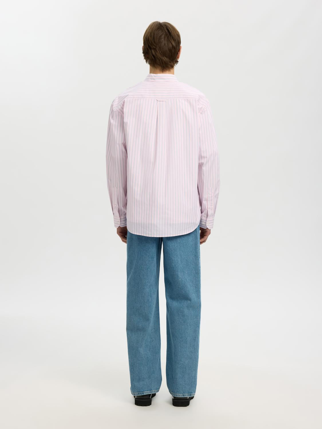 model_shot-back