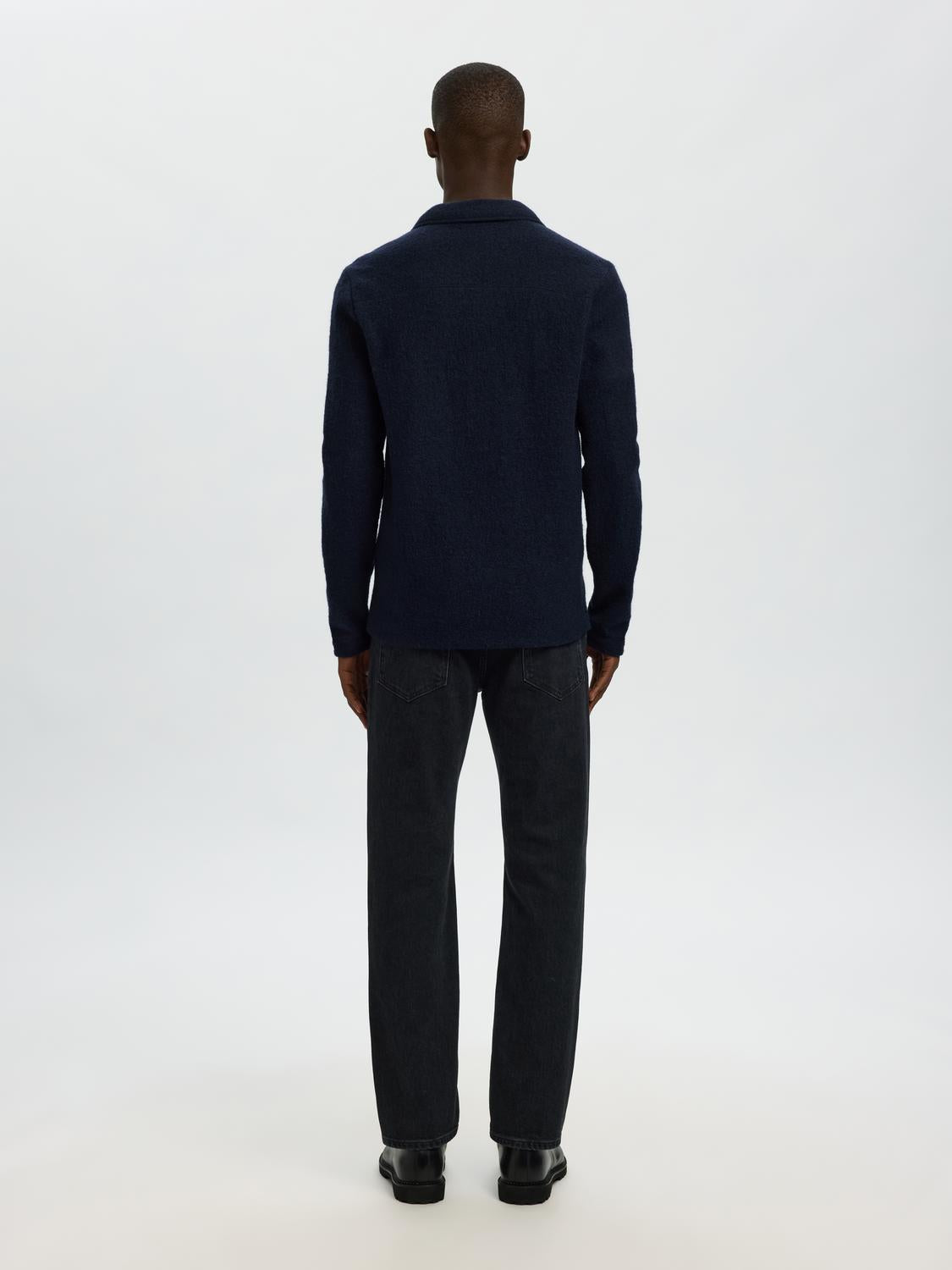 model_shot-back