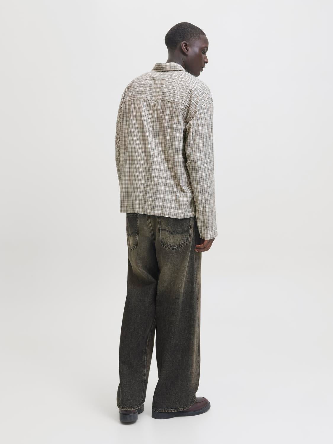 model_shot-back