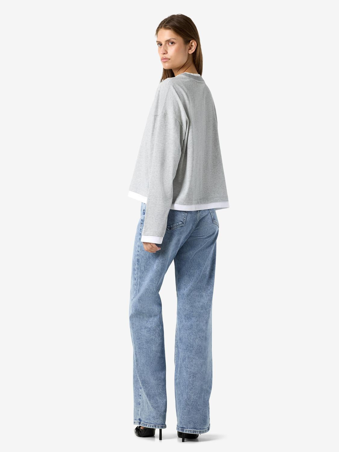 model_shot-front_full