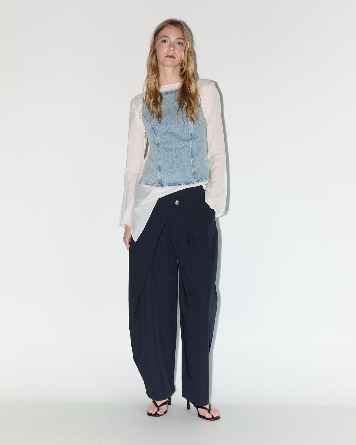 model_shot-front_full