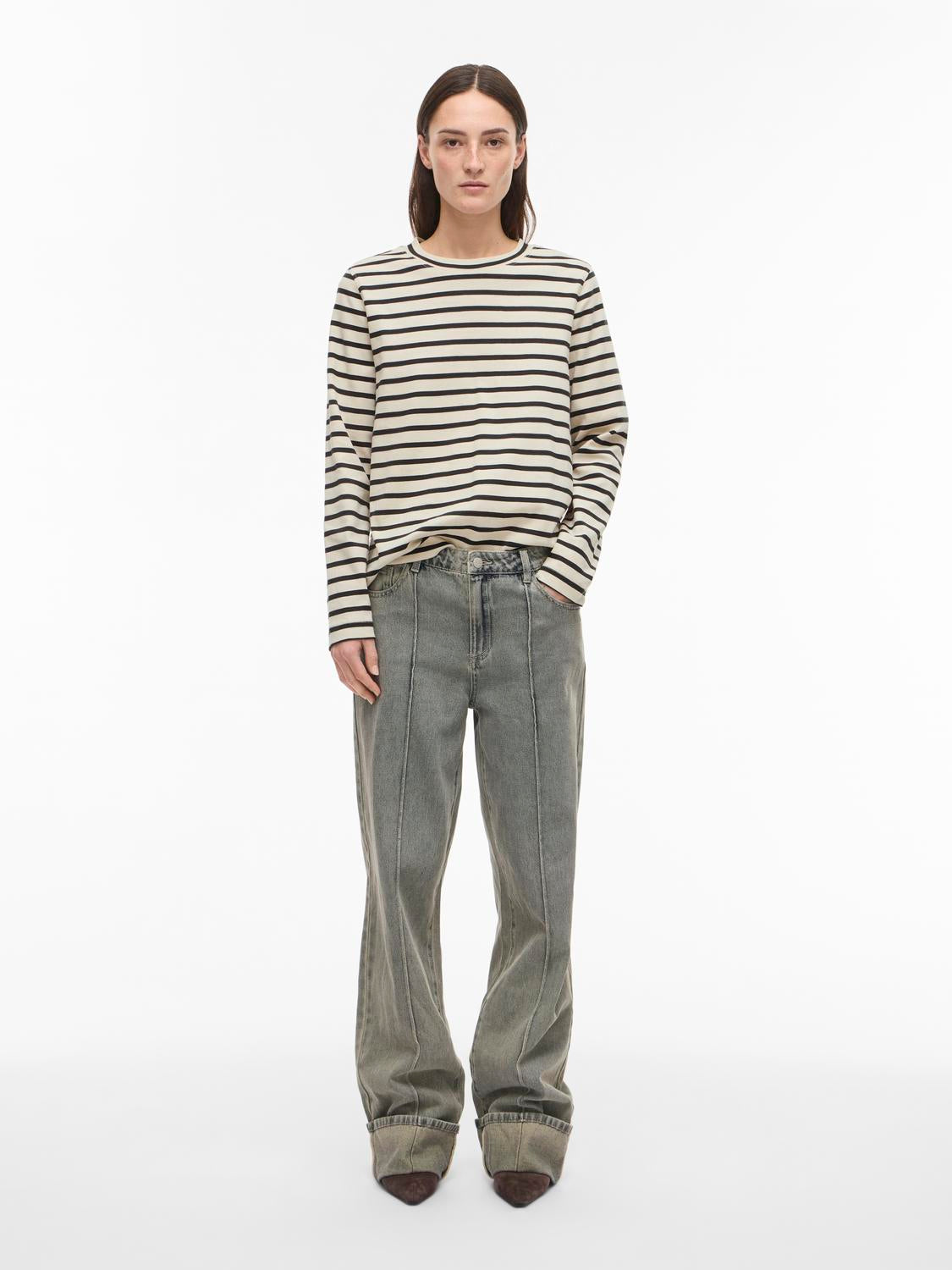 model_shot-front_full