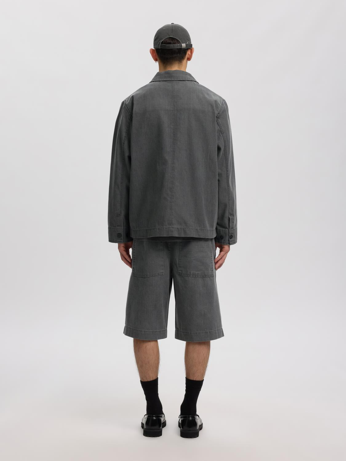 model_shot-back