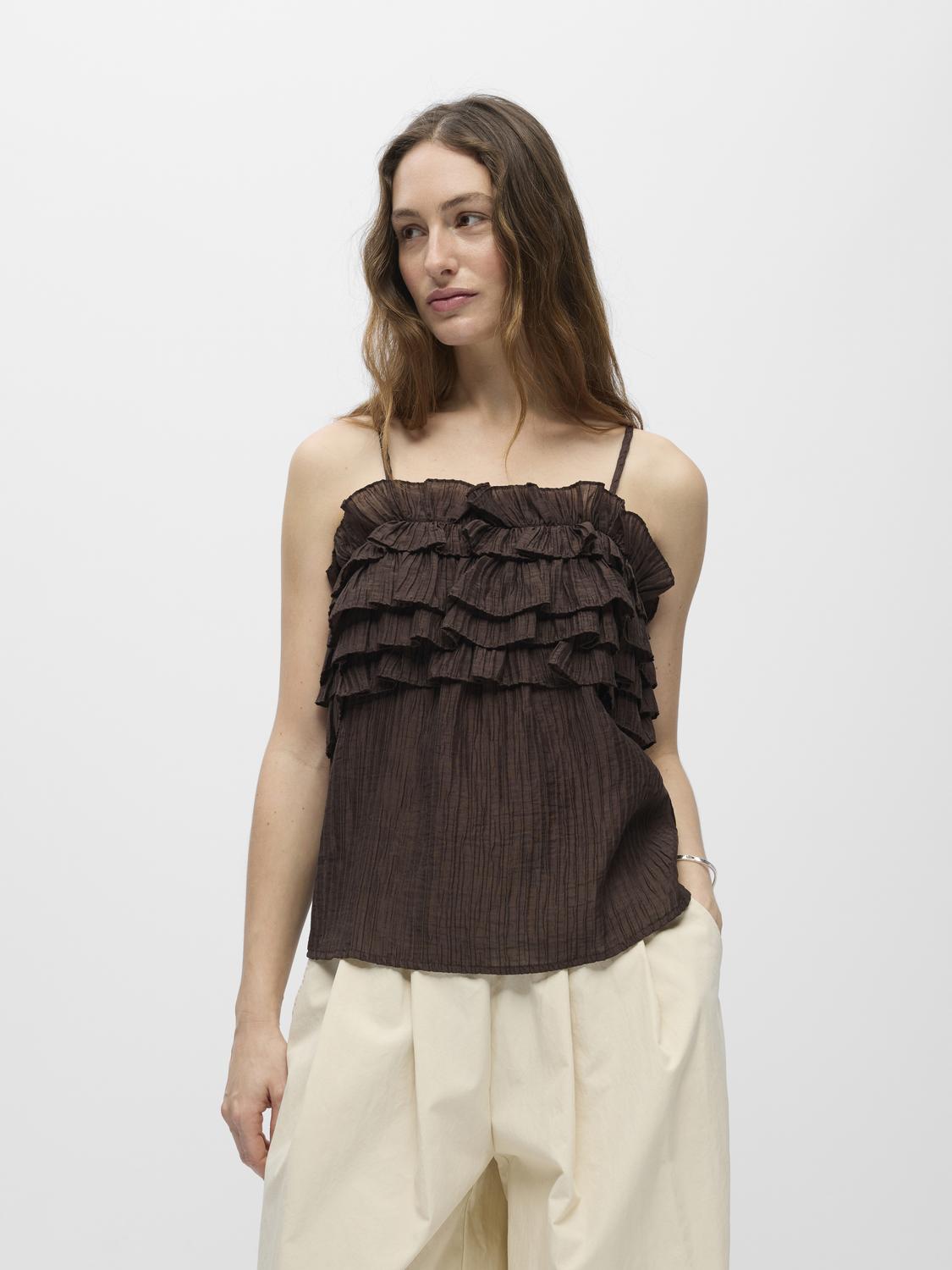 model_shot-front