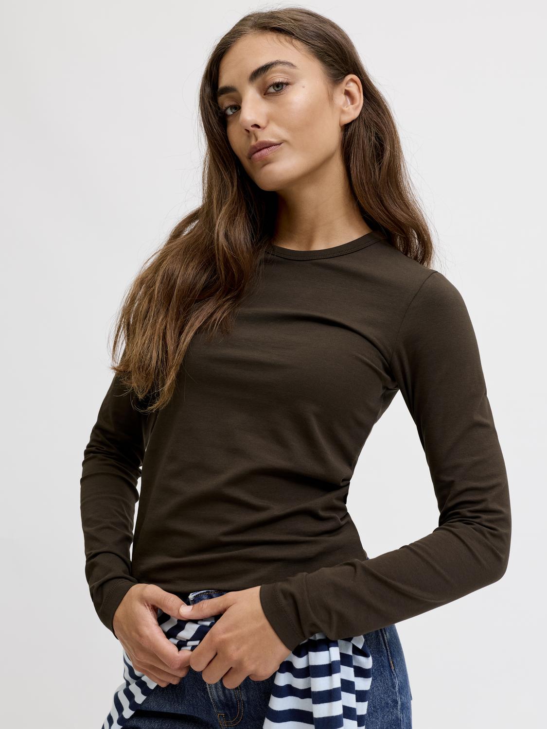 model_shot-creative