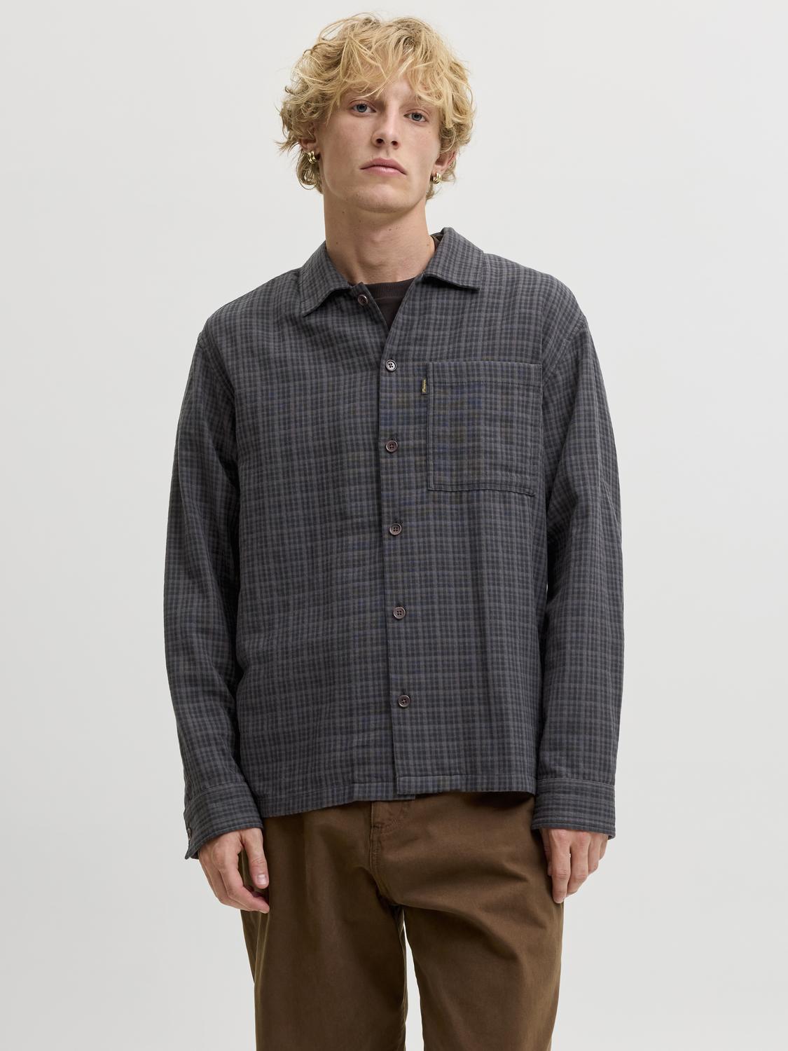 model_shot-front