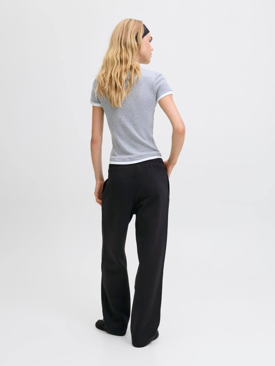 model_shot-back