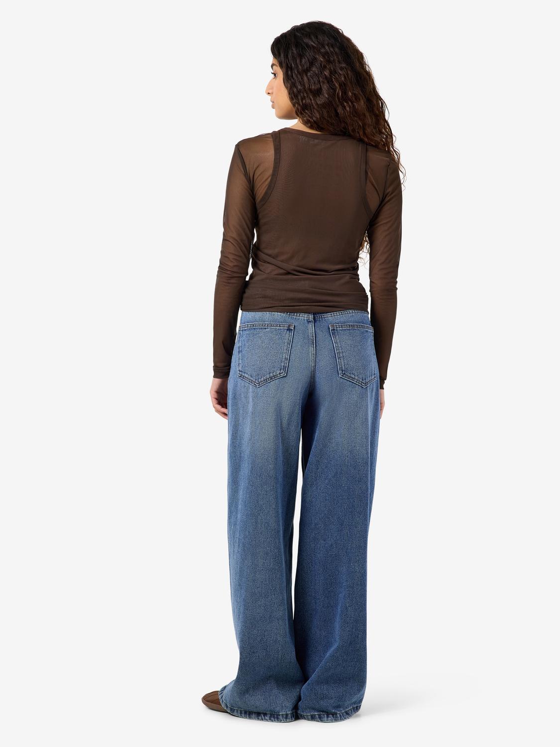 model_shot-front_full