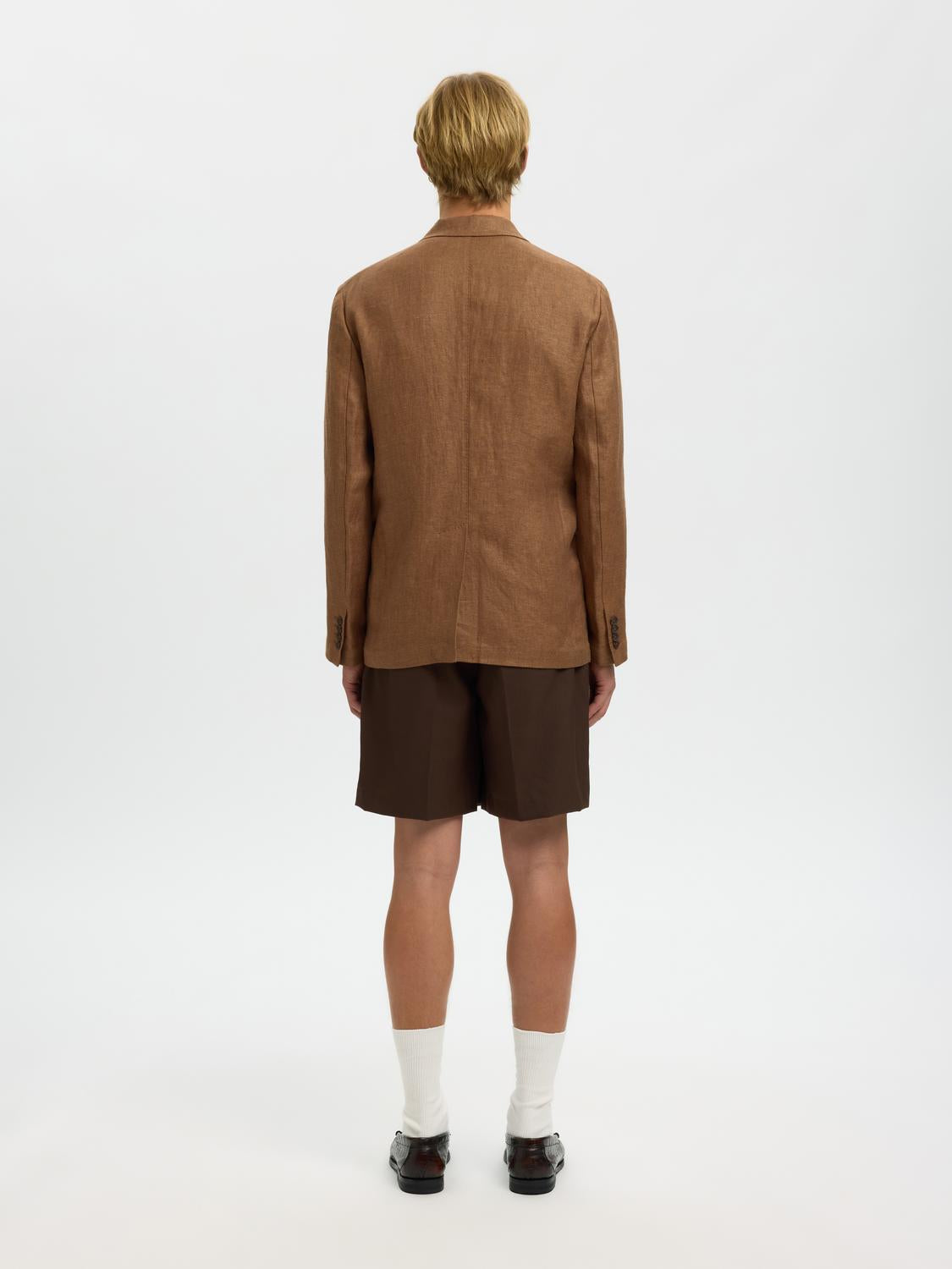 model_shot-back