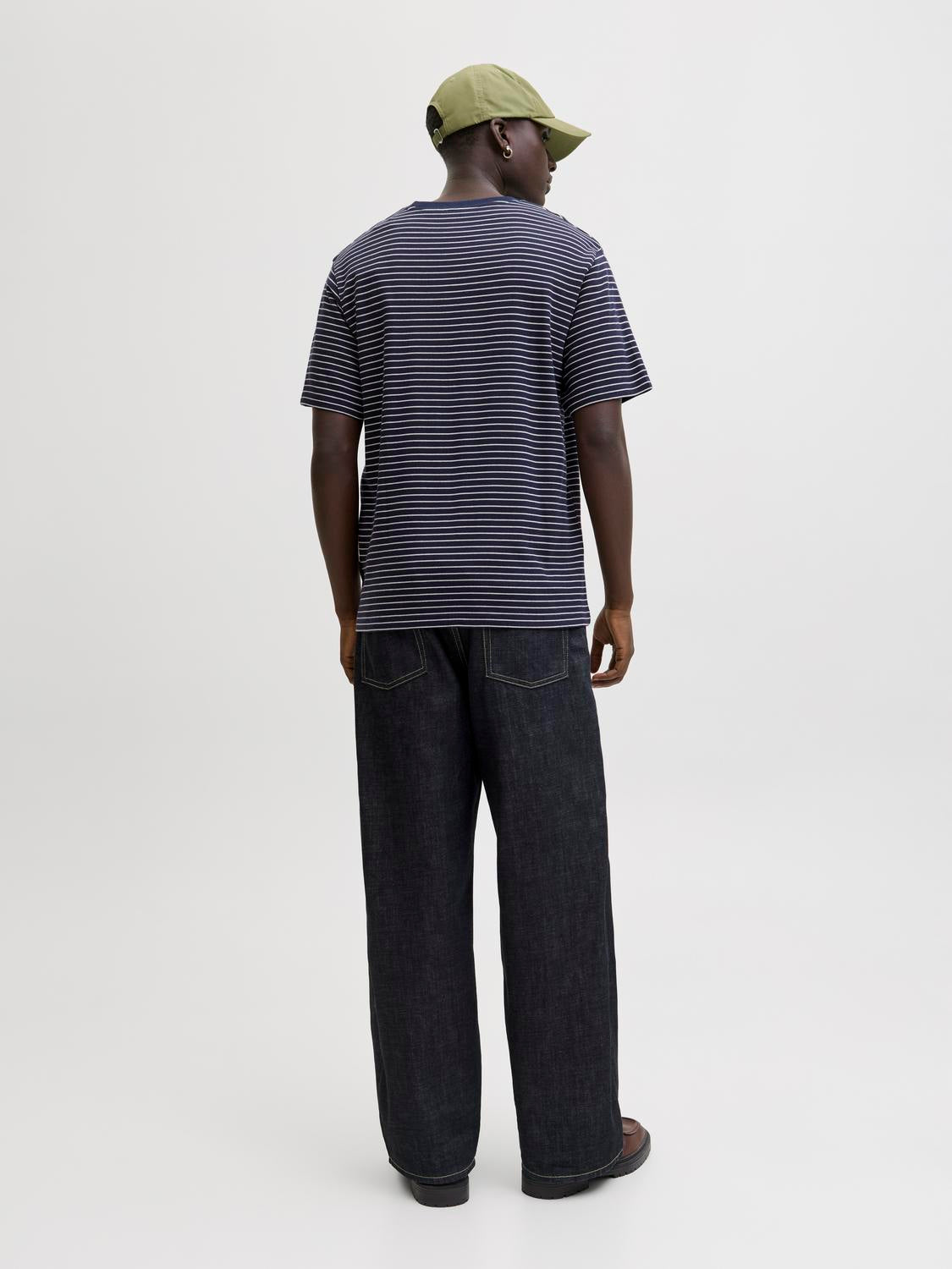 model_shot-back