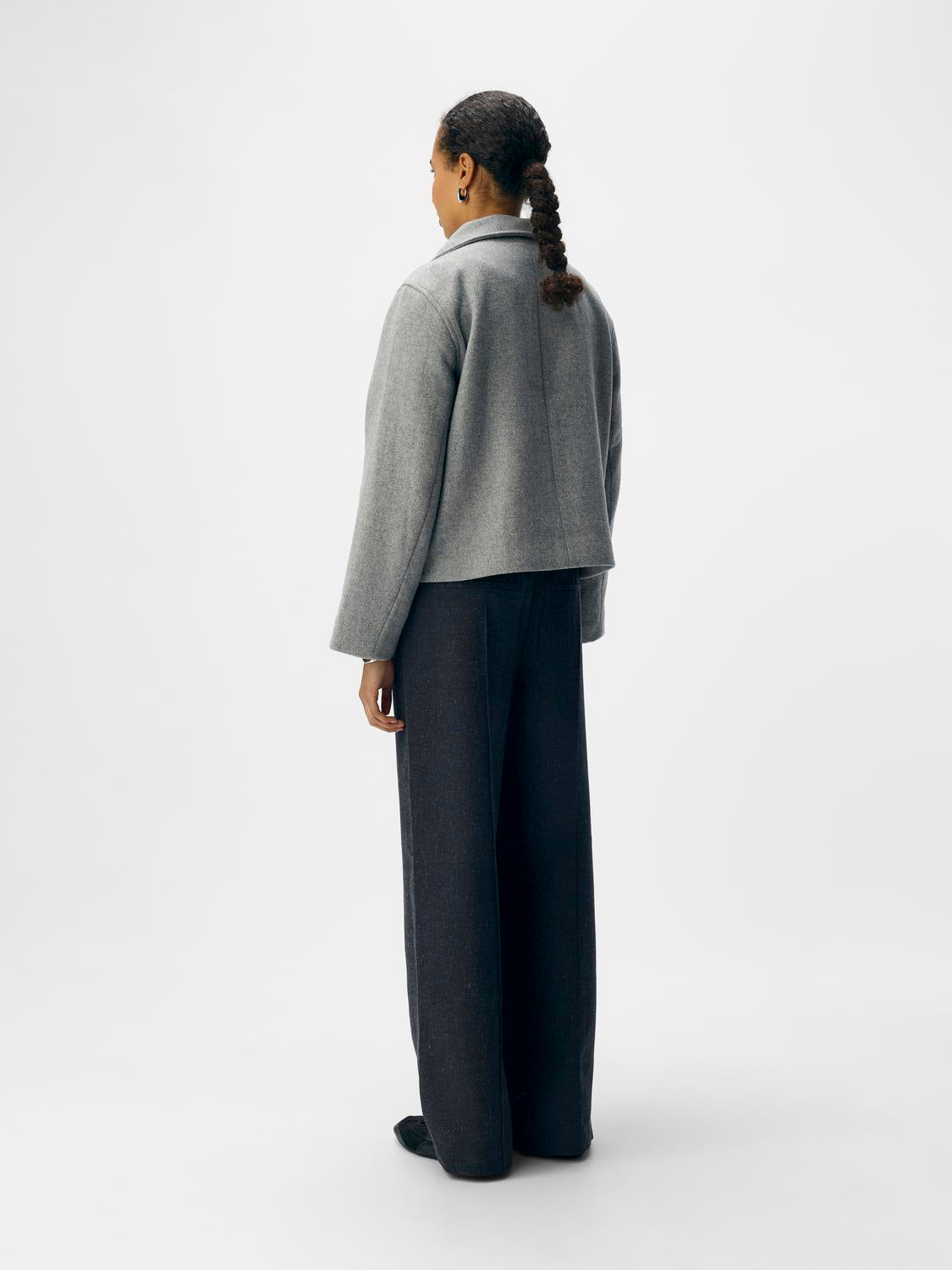 model_shot-back