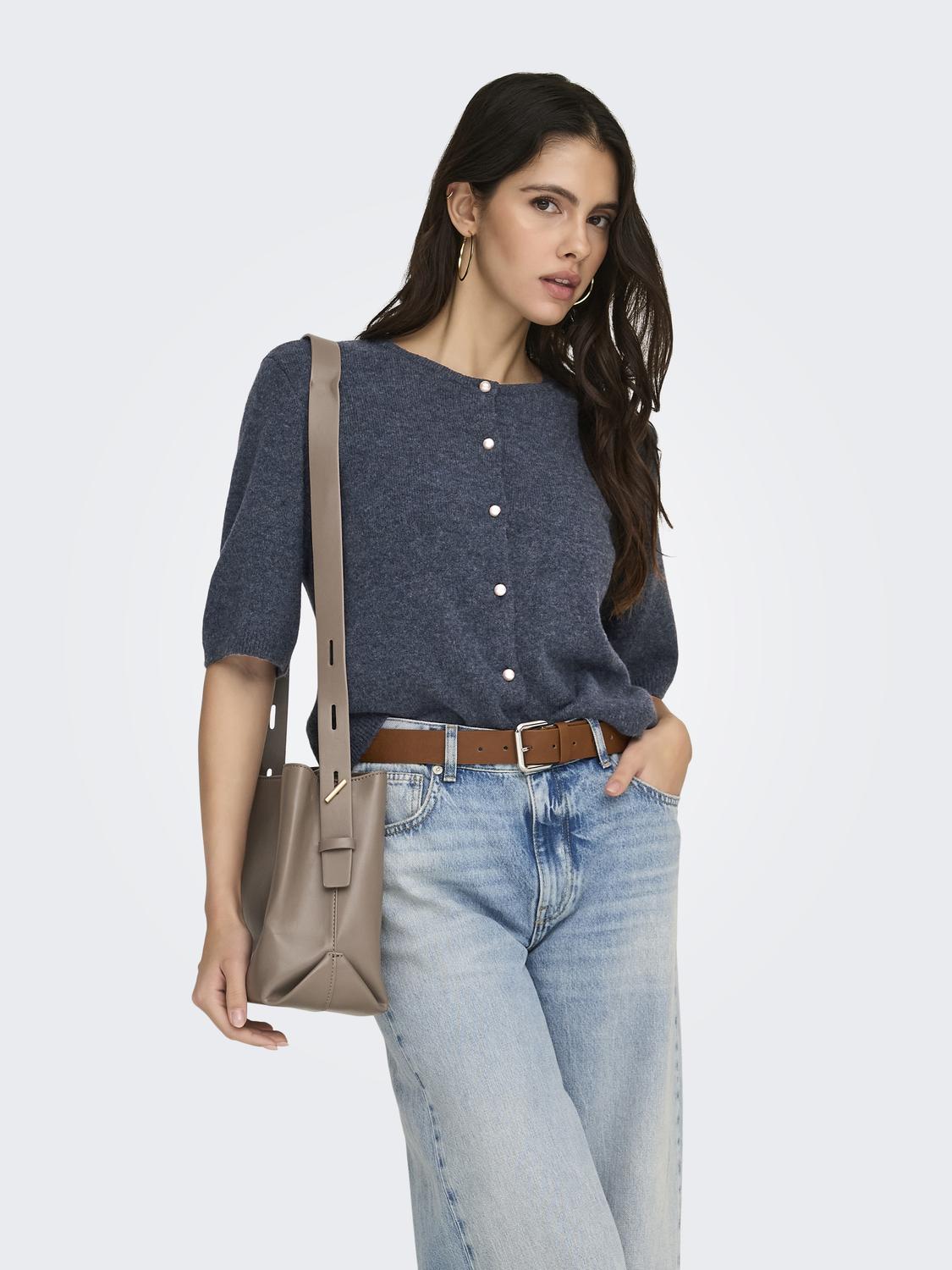 model_shot-front