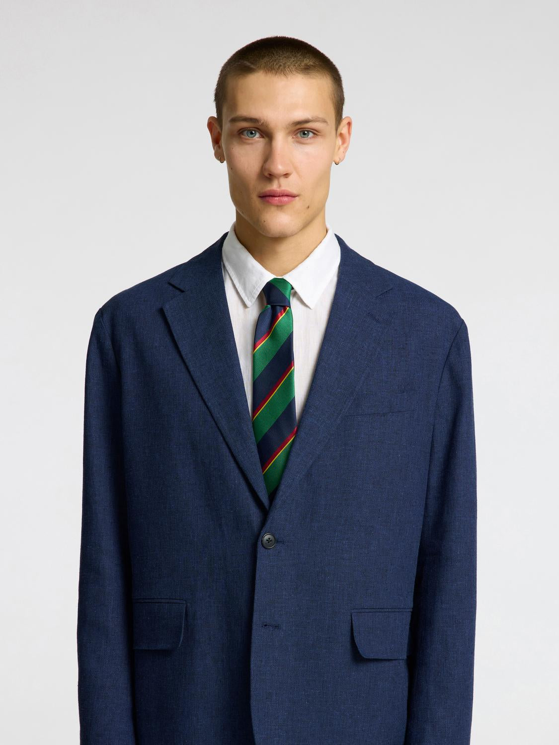 model_shot-front