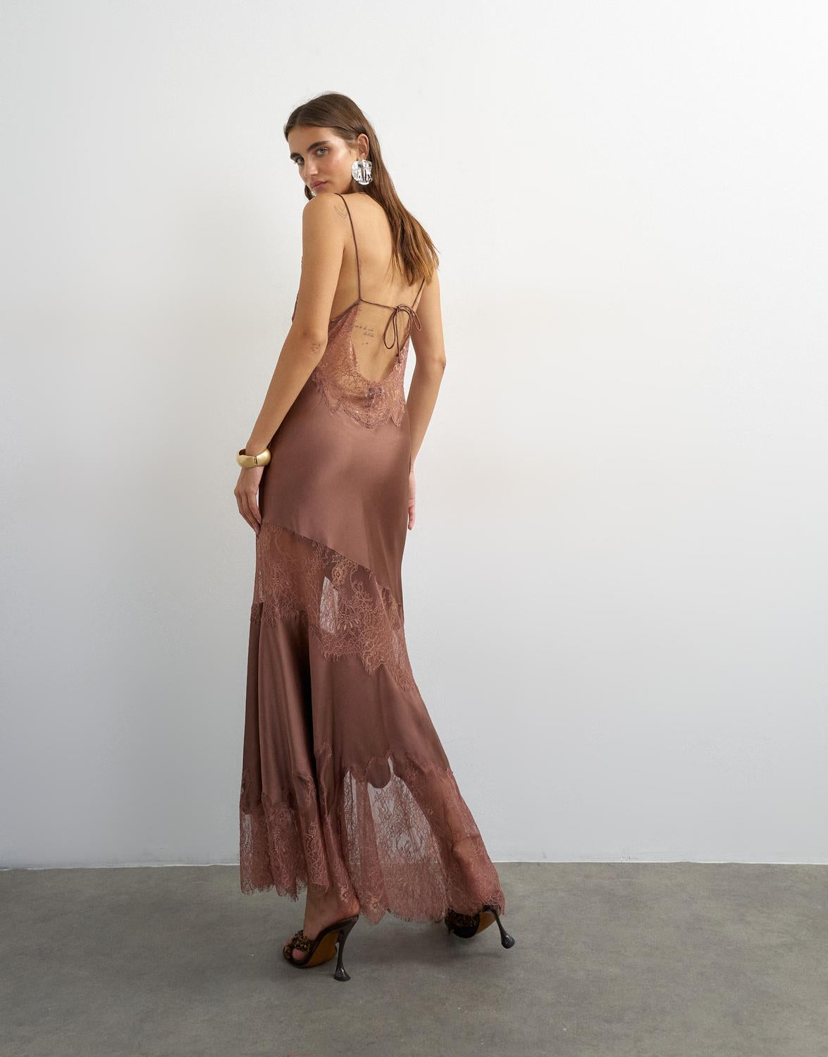model_shot-back