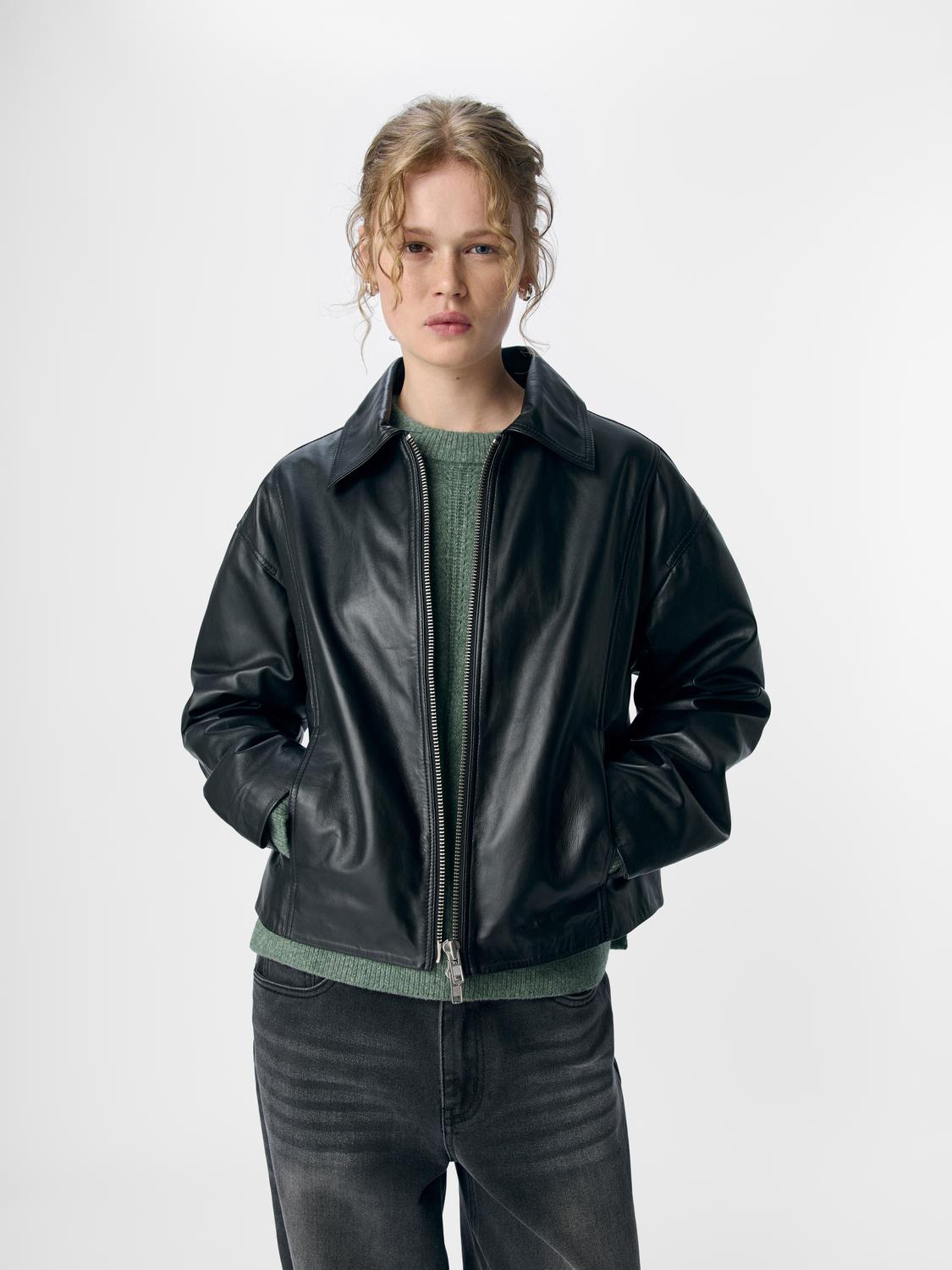 model_shot-front