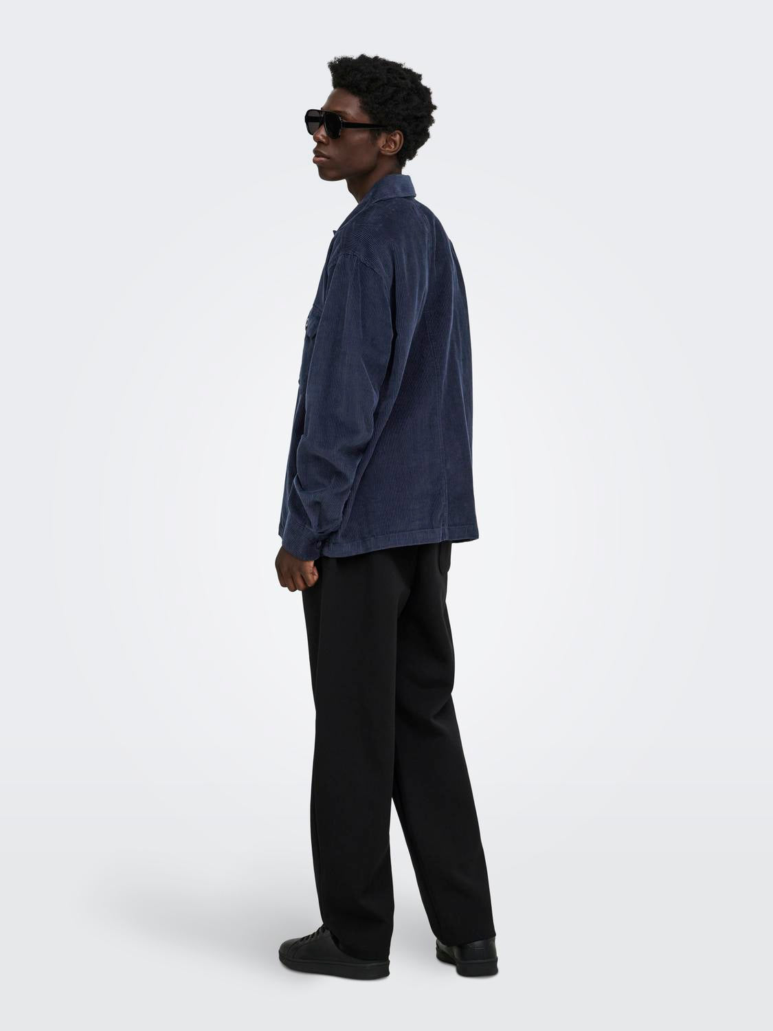 model_shot-back