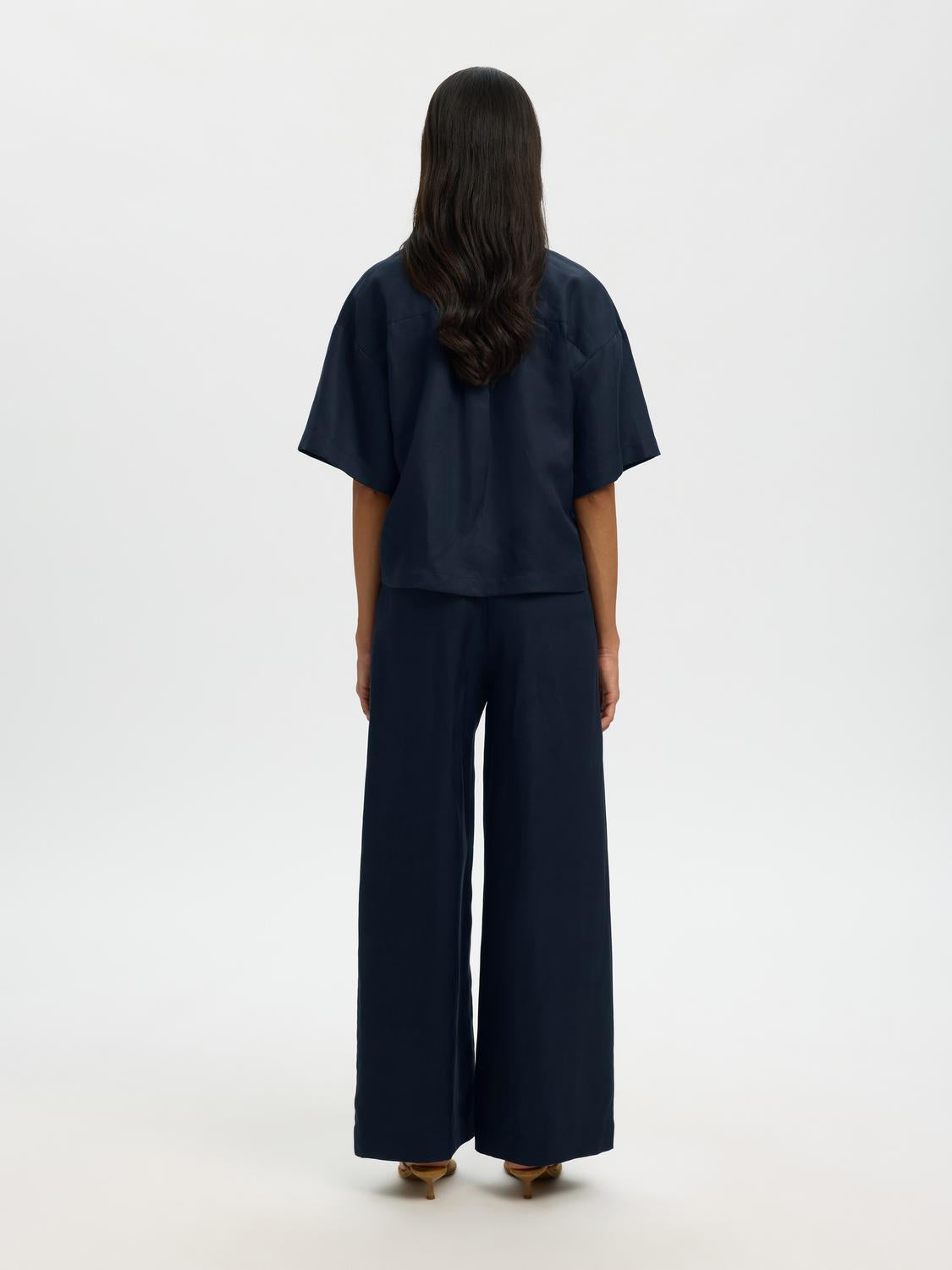 model_shot-back