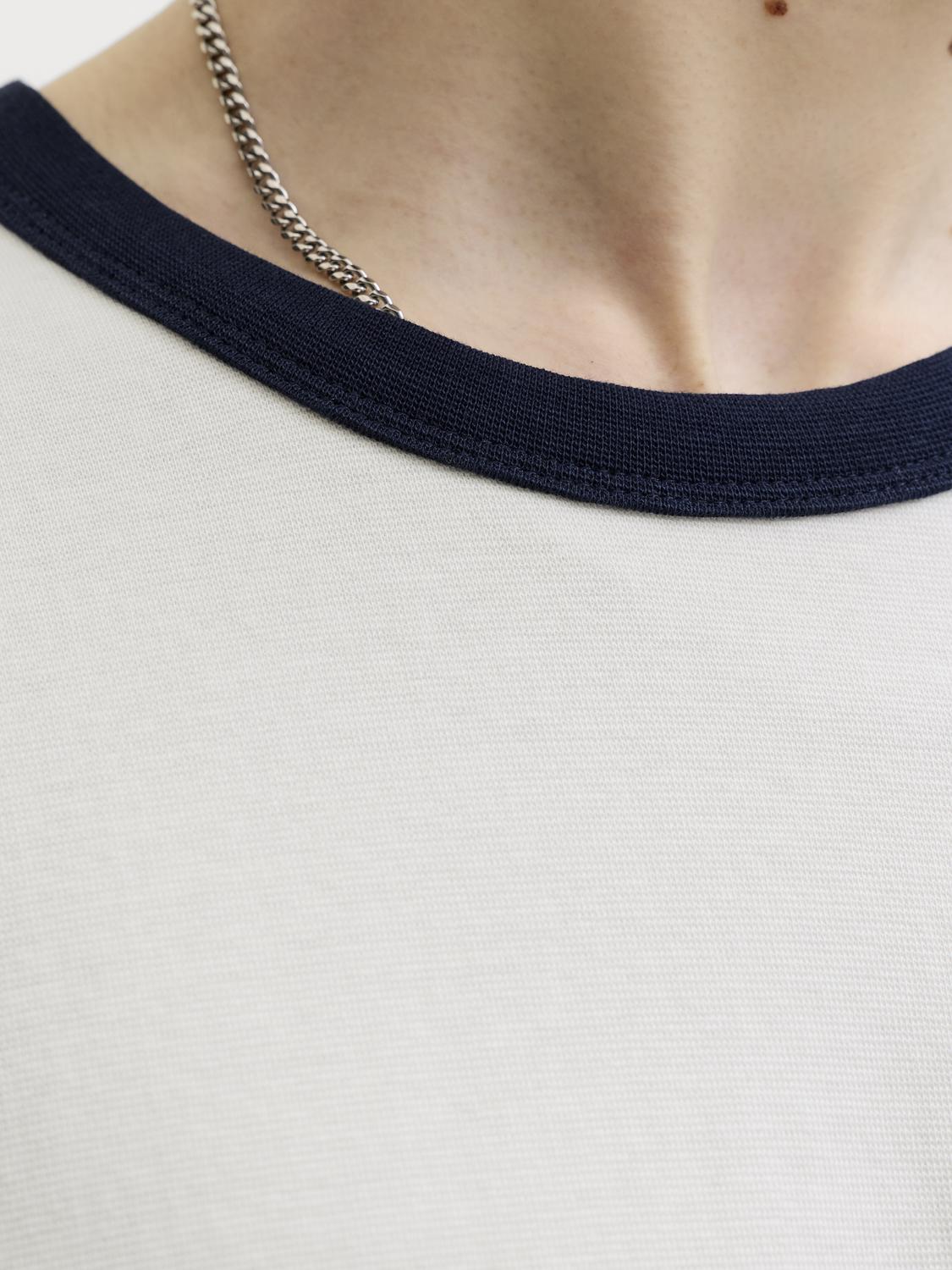 model_shot-detail