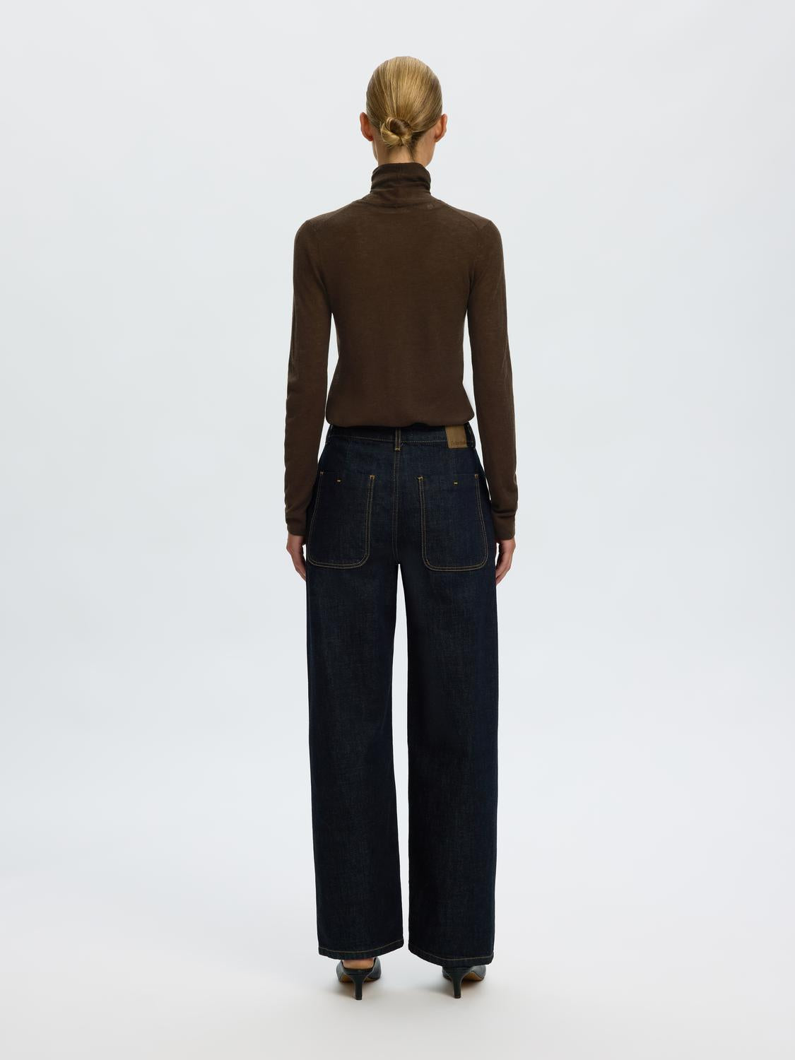 model_shot-back