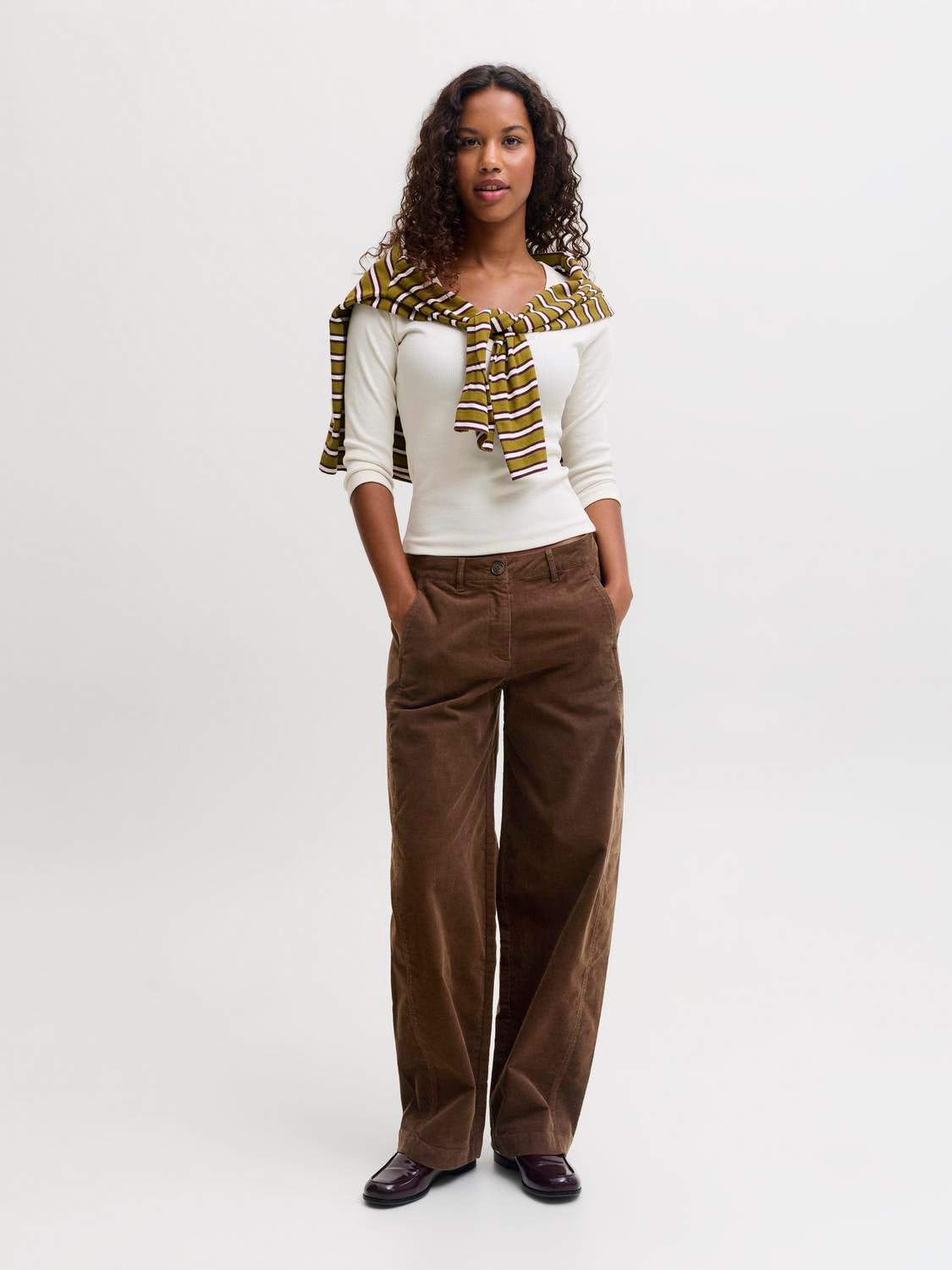 model_shot-front_full