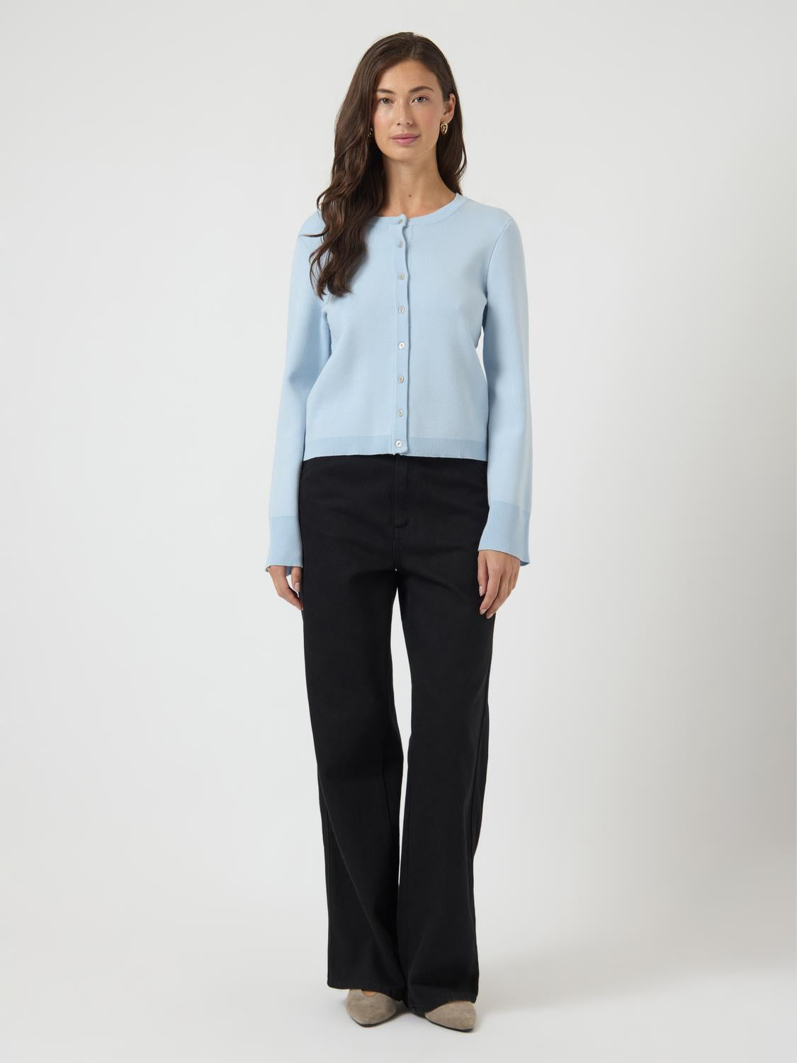 model_shot-front_full
