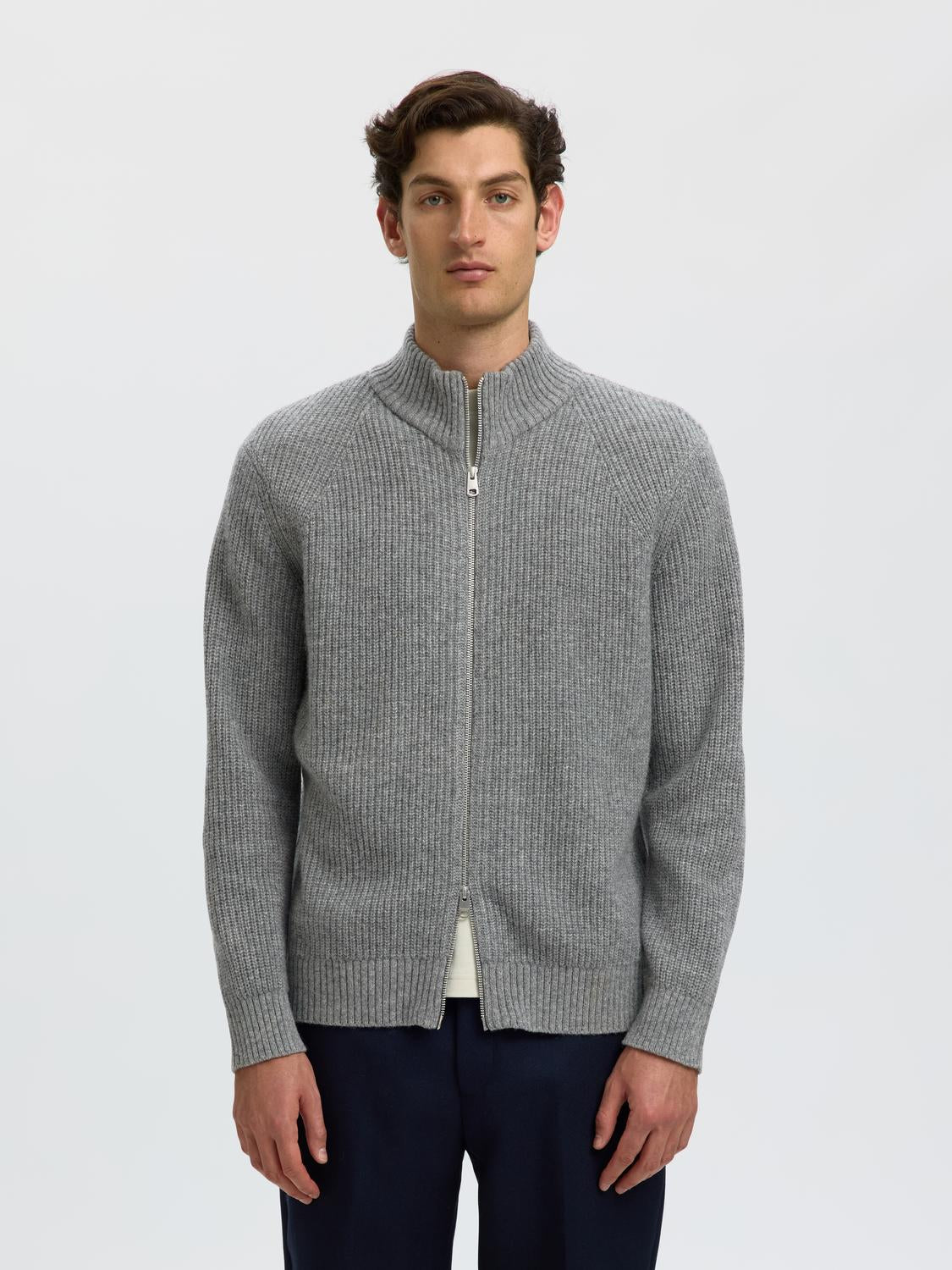 model_shot-front