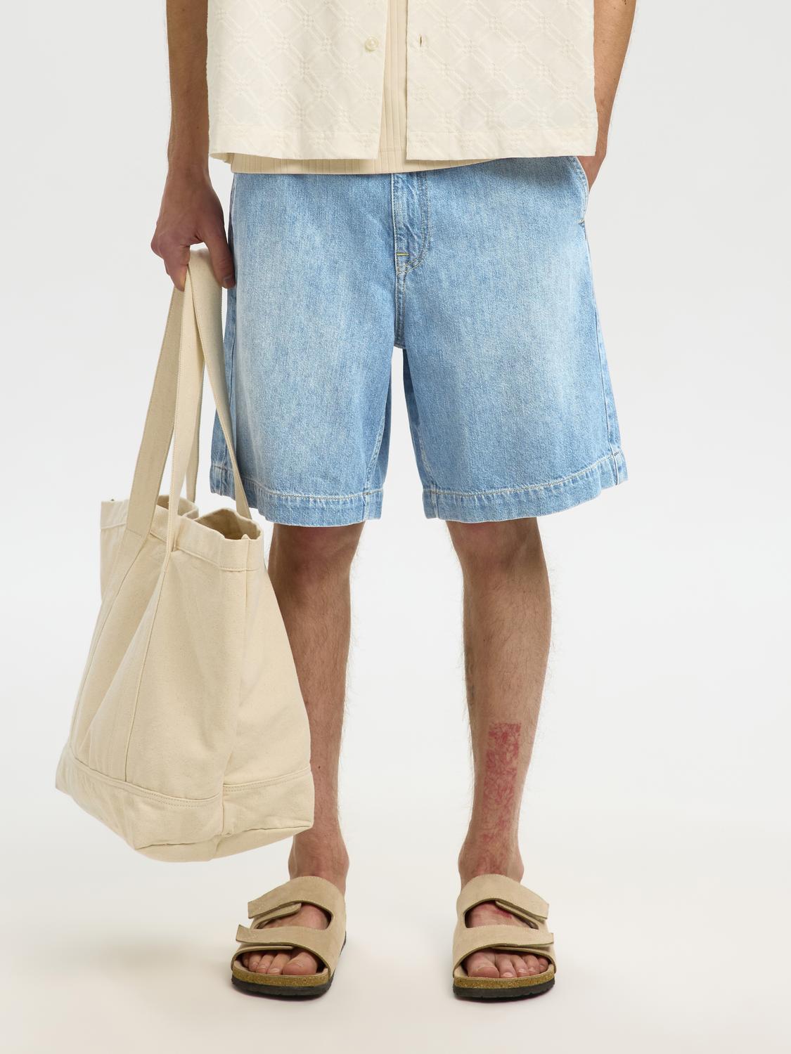 model_shot-front