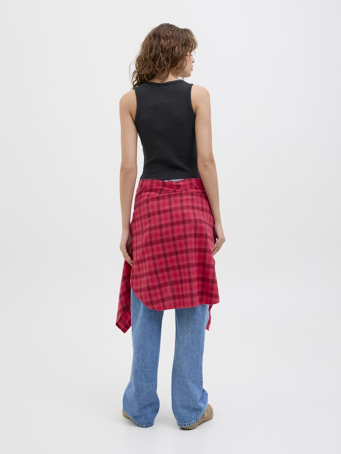model_shot-back