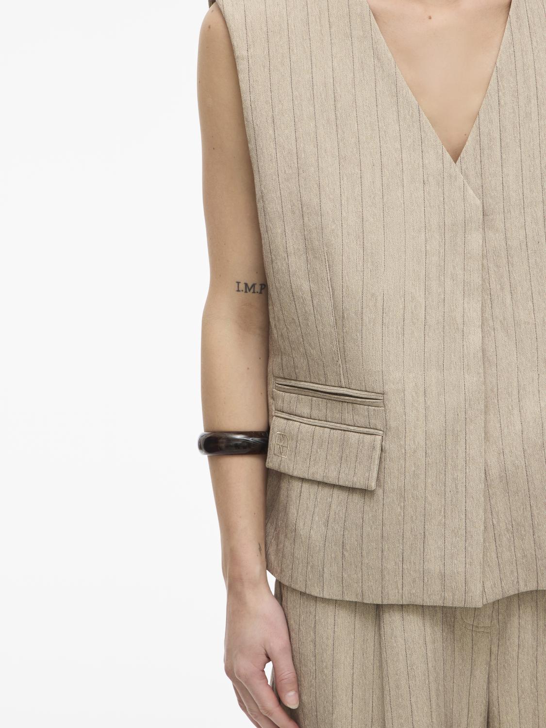 model_shot-detail