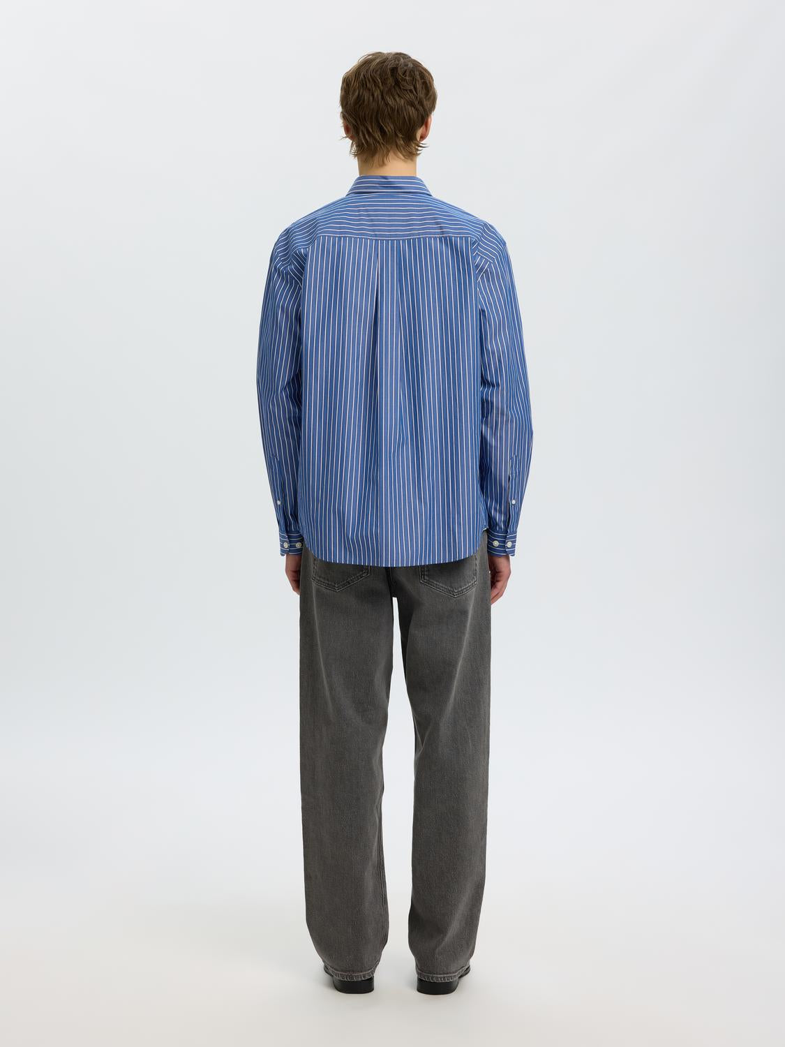 model_shot-back