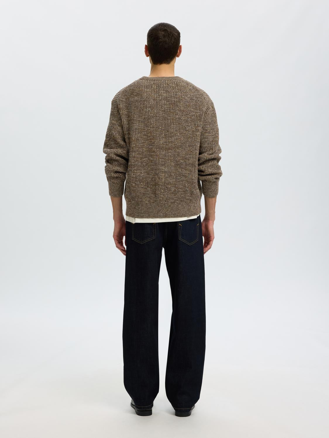 model_shot-back